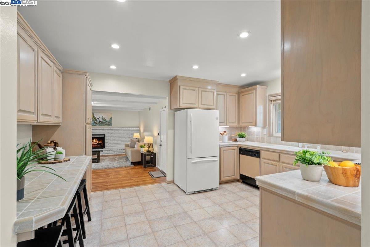 Detail Gallery Image 6 of 25 For 2432 Whitethorne, San Jose,  CA 95128 - 3 Beds | 2 Baths