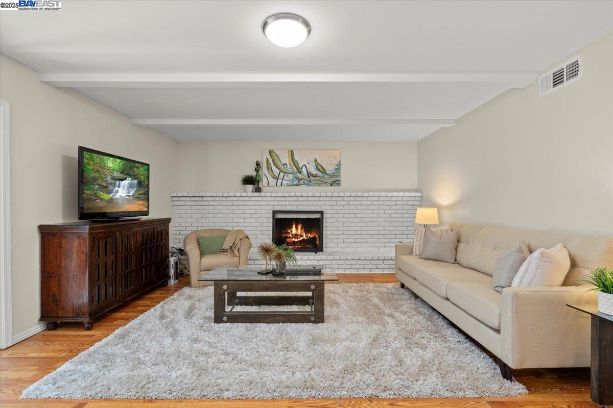 Detail Gallery Image 10 of 25 For 2432 Whitethorne, San Jose,  CA 95128 - 3 Beds | 2 Baths