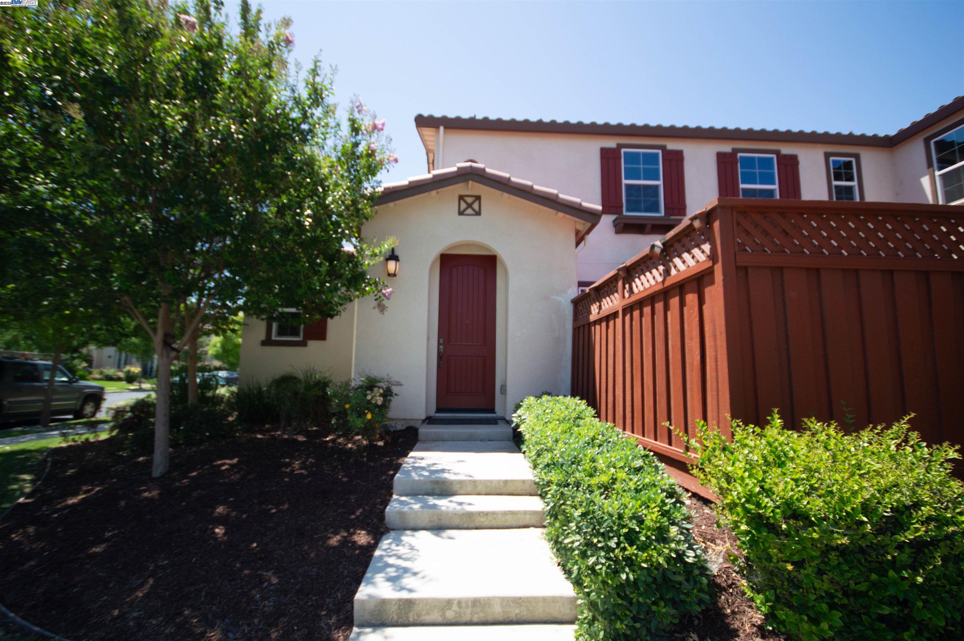 Detail Gallery Image 2 of 30 For 1001 S Shields Ave, Mountain House,  CA 95391 - 3 Beds | 2/1 Baths