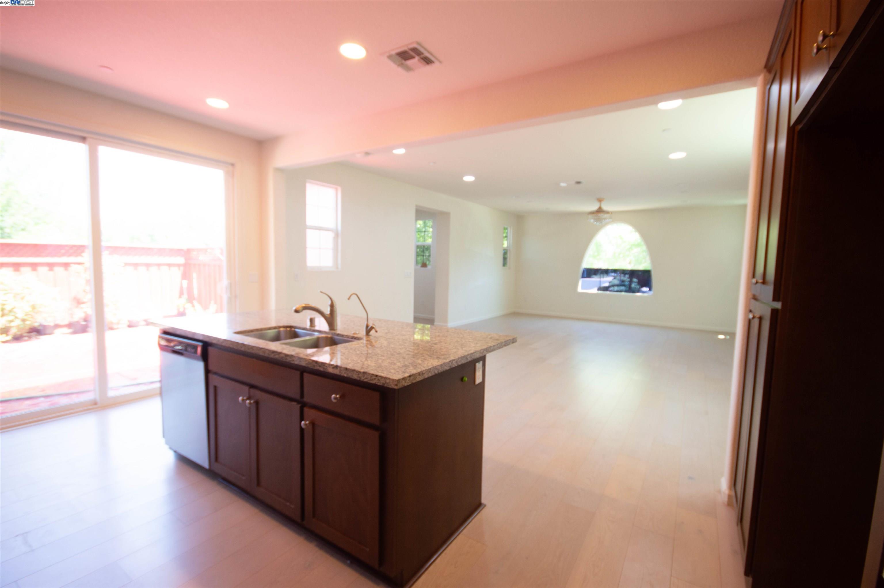Detail Gallery Image 11 of 30 For 1001 S Shields Ave, Mountain House,  CA 95391 - 3 Beds | 2/1 Baths