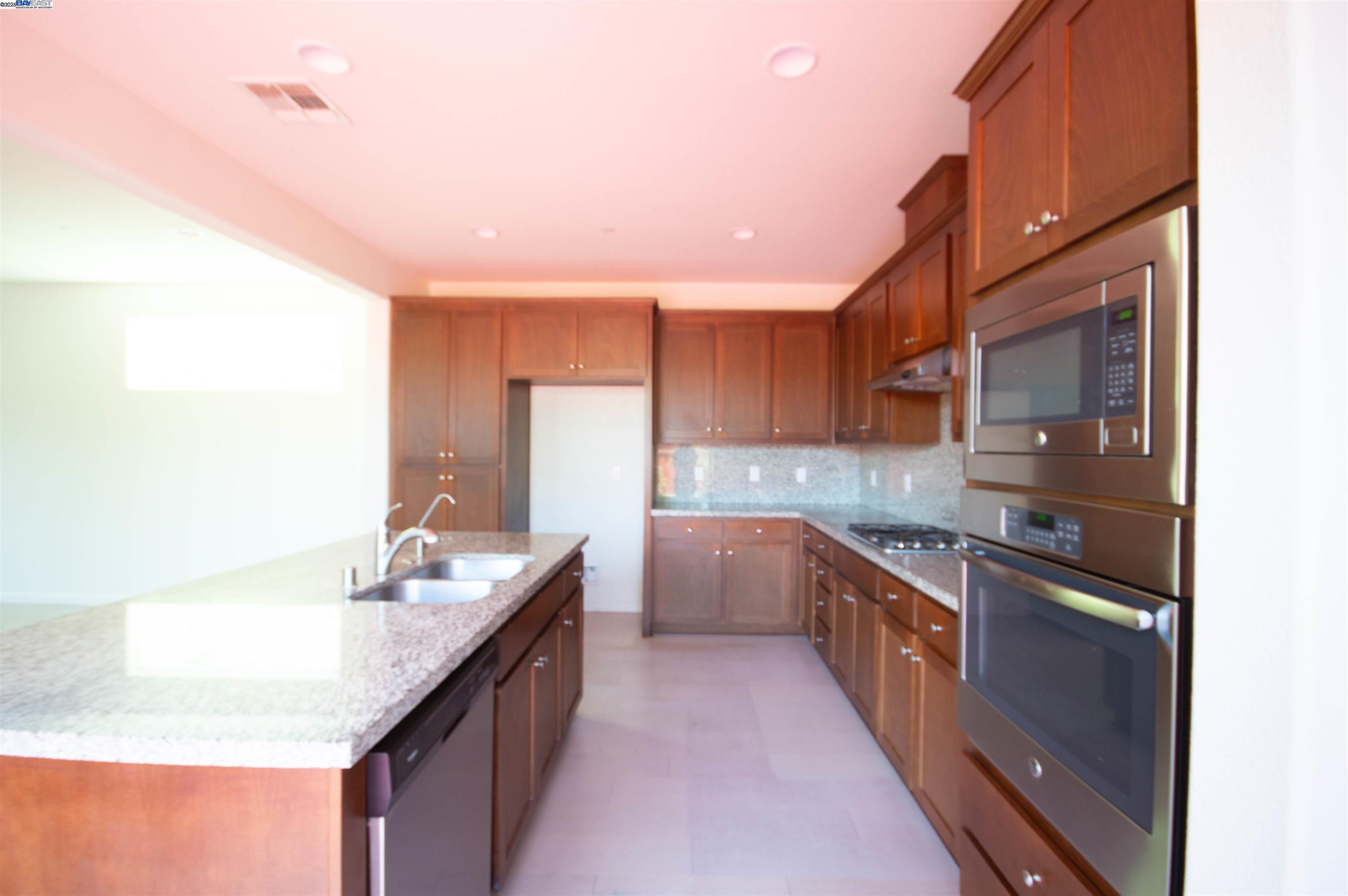 Detail Gallery Image 15 of 30 For 1001 S Shields Ave, Mountain House,  CA 95391 - 3 Beds | 2/1 Baths