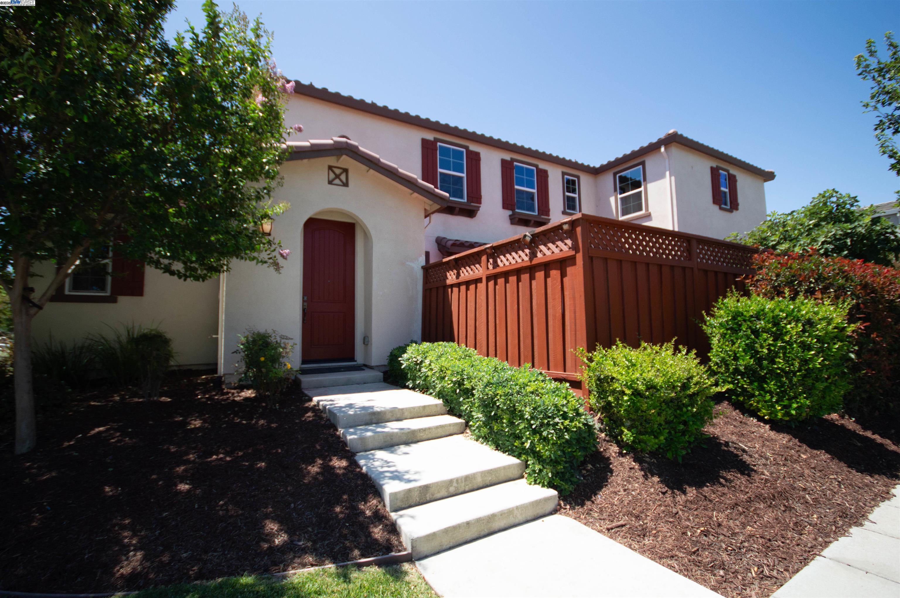 Detail Gallery Image 3 of 30 For 1001 S Shields Ave, Mountain House,  CA 95391 - 3 Beds | 2/1 Baths