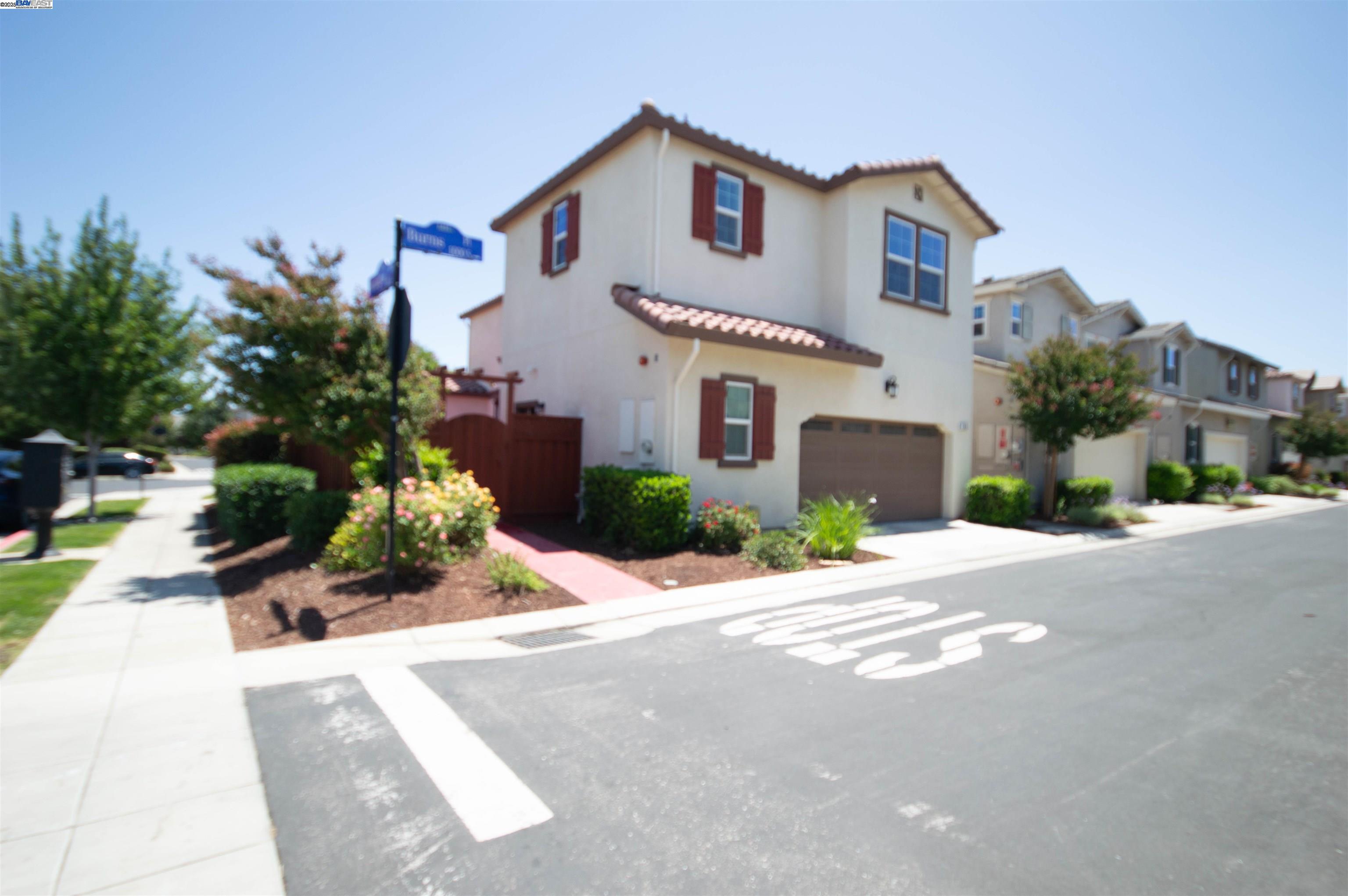 Detail Gallery Image 5 of 30 For 1001 S Shields Ave, Mountain House,  CA 95391 - 3 Beds | 2/1 Baths