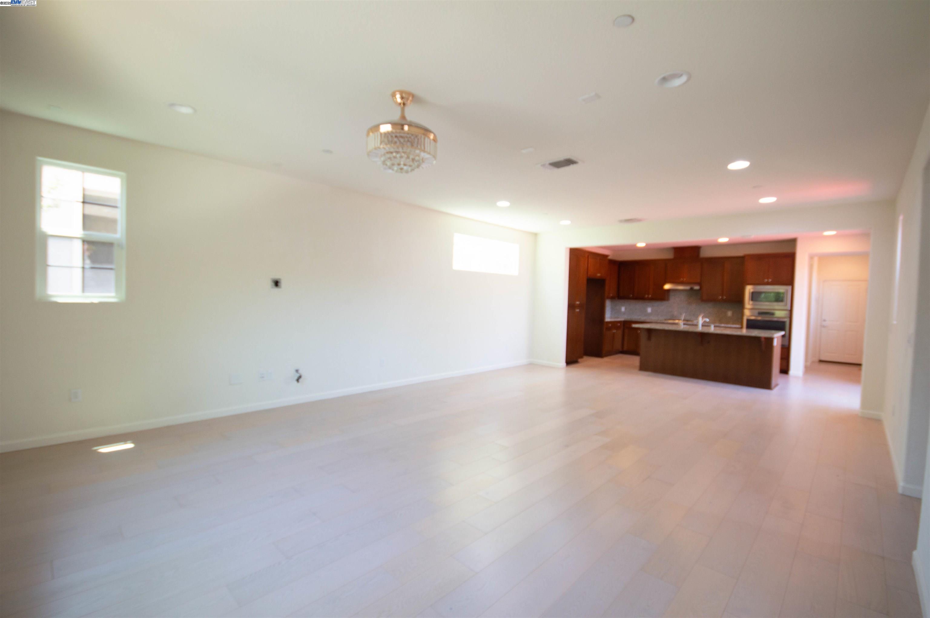 Detail Gallery Image 8 of 30 For 1001 S Shields Ave, Mountain House,  CA 95391 - 3 Beds | 2/1 Baths