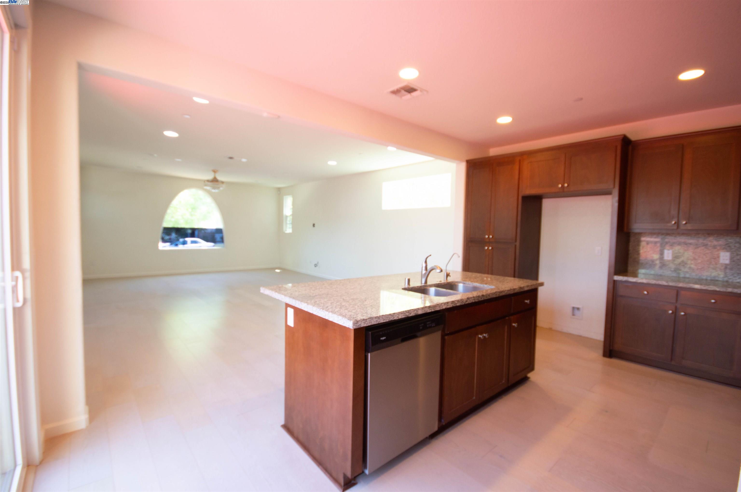 Detail Gallery Image 10 of 30 For 1001 S Shields Ave, Mountain House,  CA 95391 - 3 Beds | 2/1 Baths