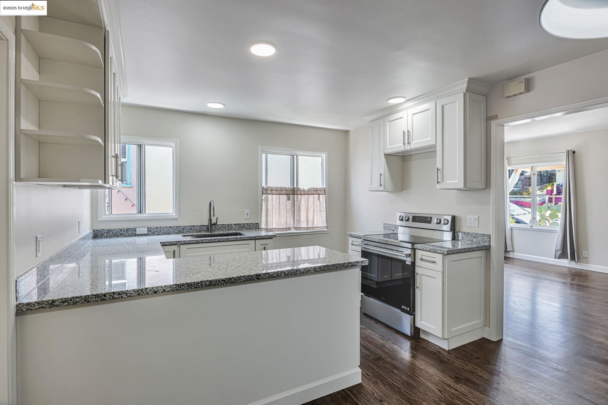 Detail Gallery Image 11 of 46 For 2946 Bona St, Oakland,  CA 94601 - – Beds | – Baths