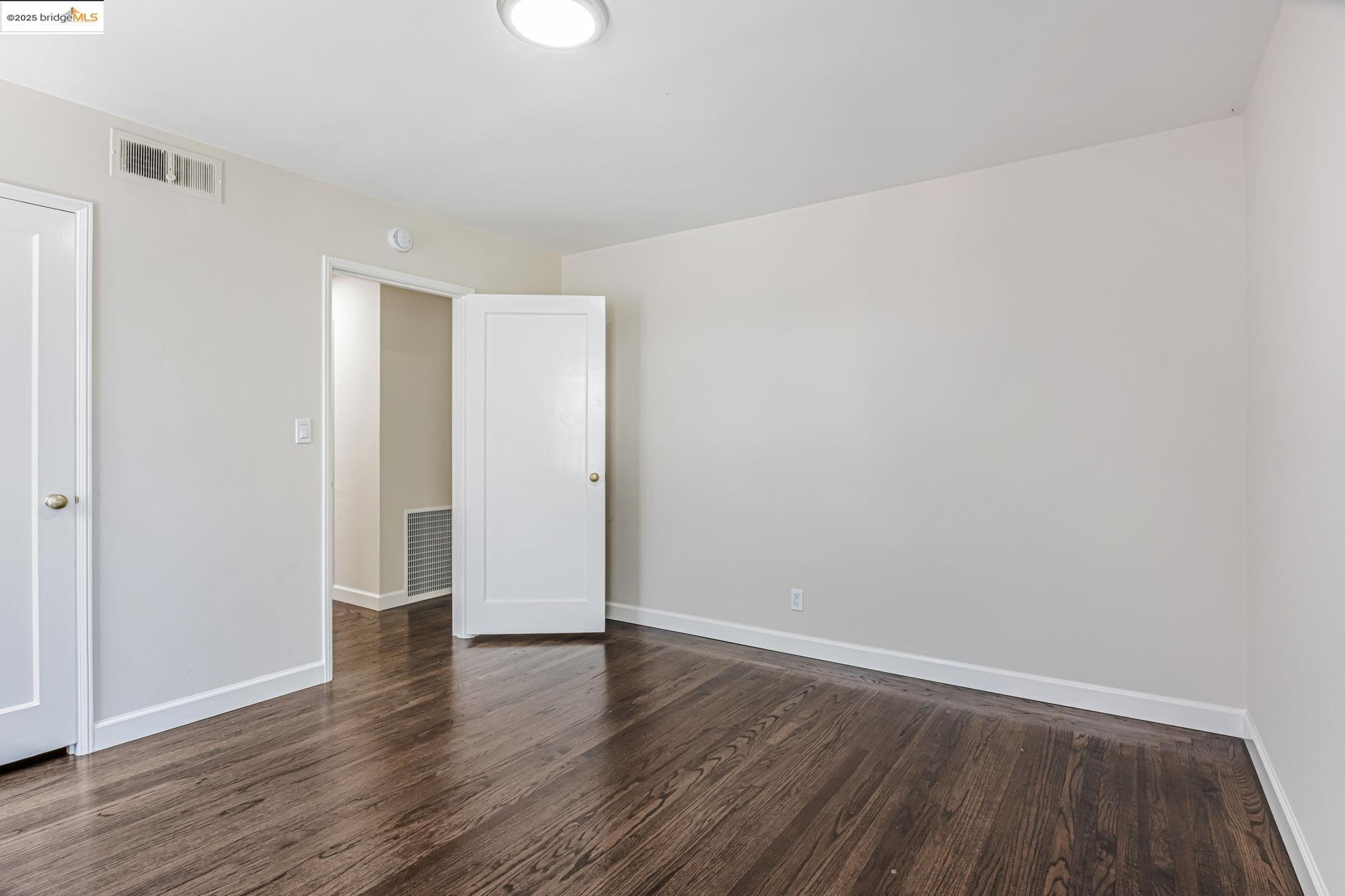 Detail Gallery Image 13 of 46 For 2946 Bona St, Oakland,  CA 94601 - – Beds | – Baths