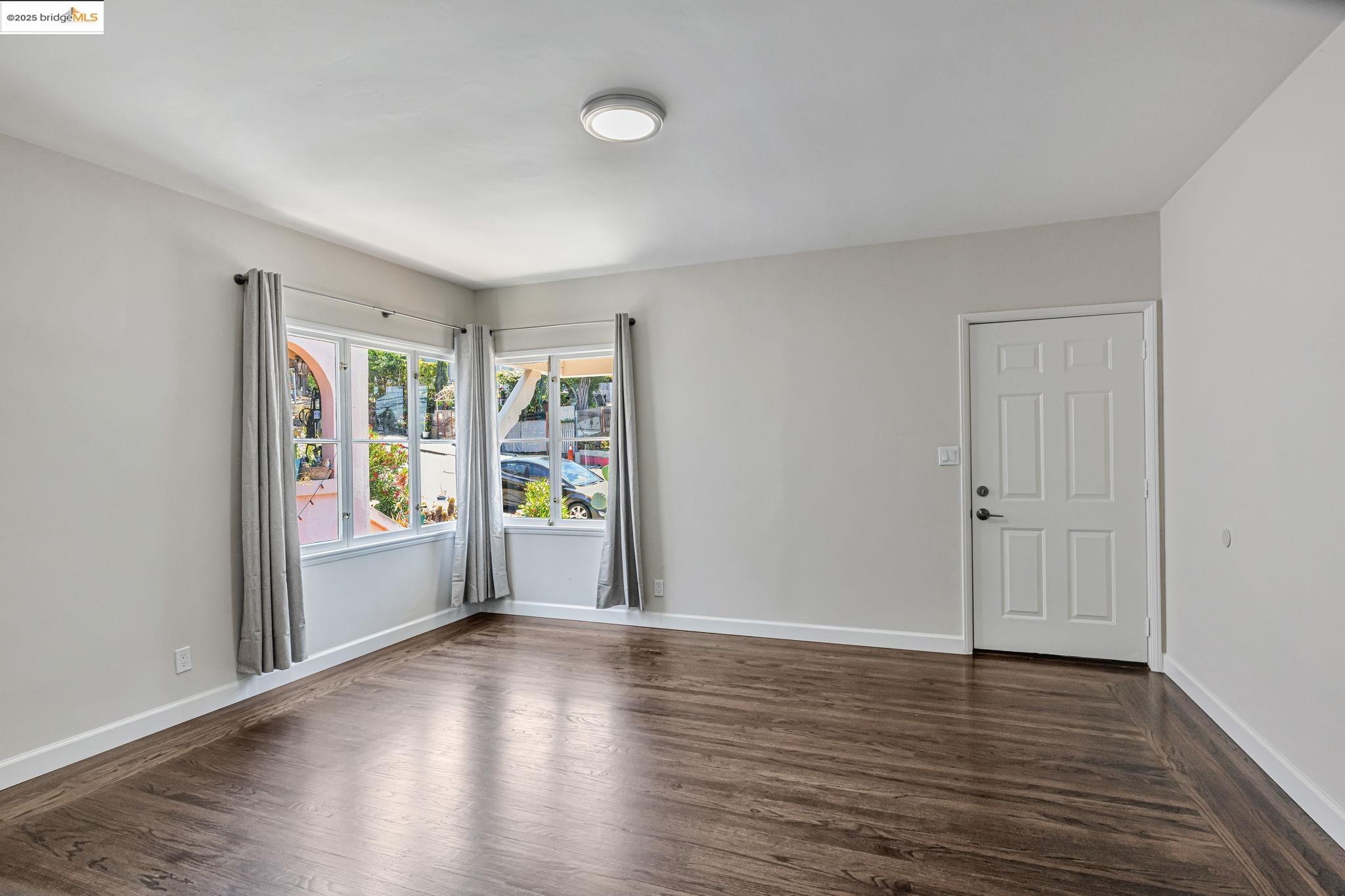 Detail Gallery Image 4 of 46 For 2946 Bona St, Oakland,  CA 94601 - – Beds | – Baths