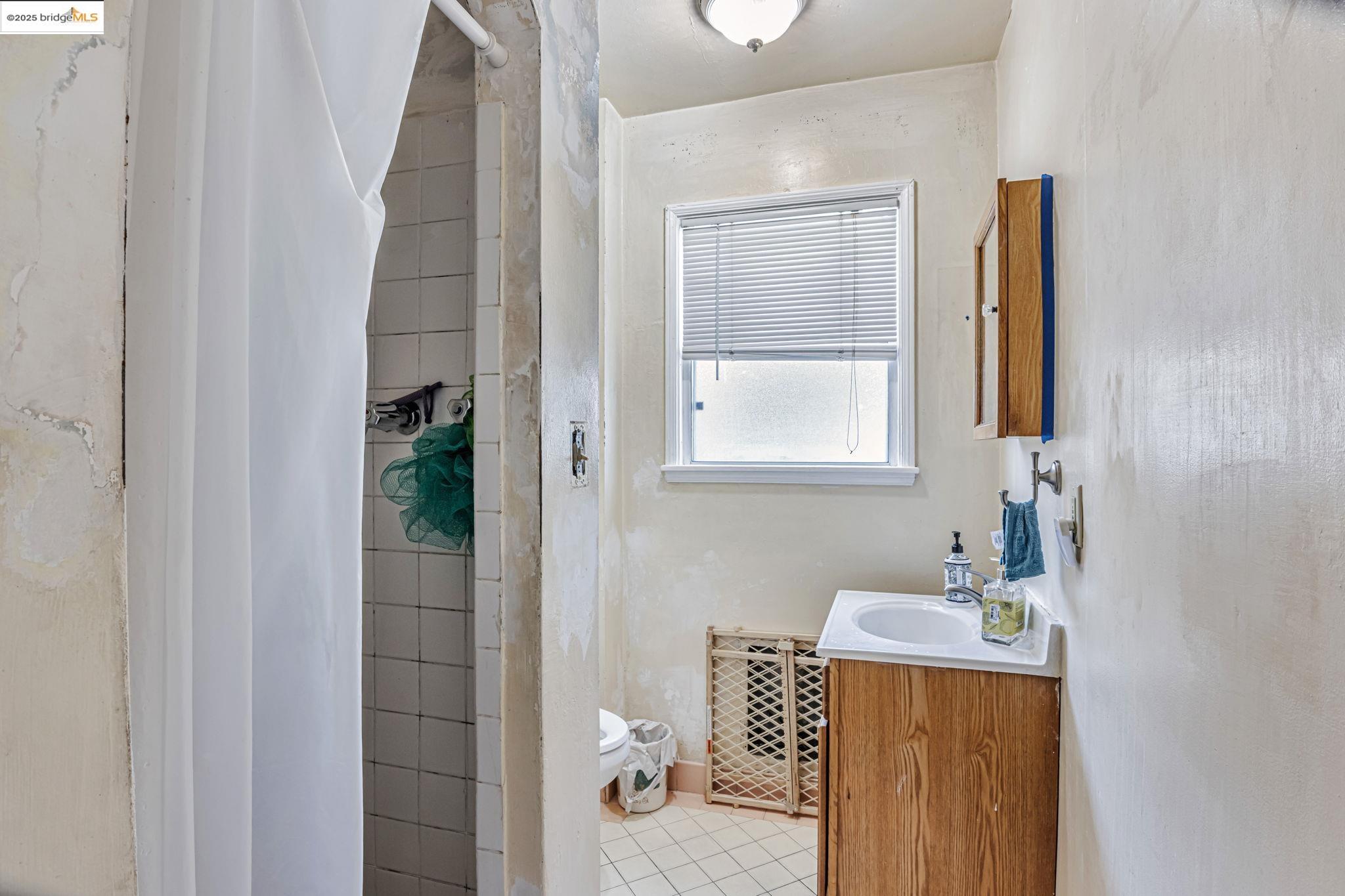 Detail Gallery Image 33 of 46 For 2946 Bona St, Oakland,  CA 94601 - – Beds | – Baths