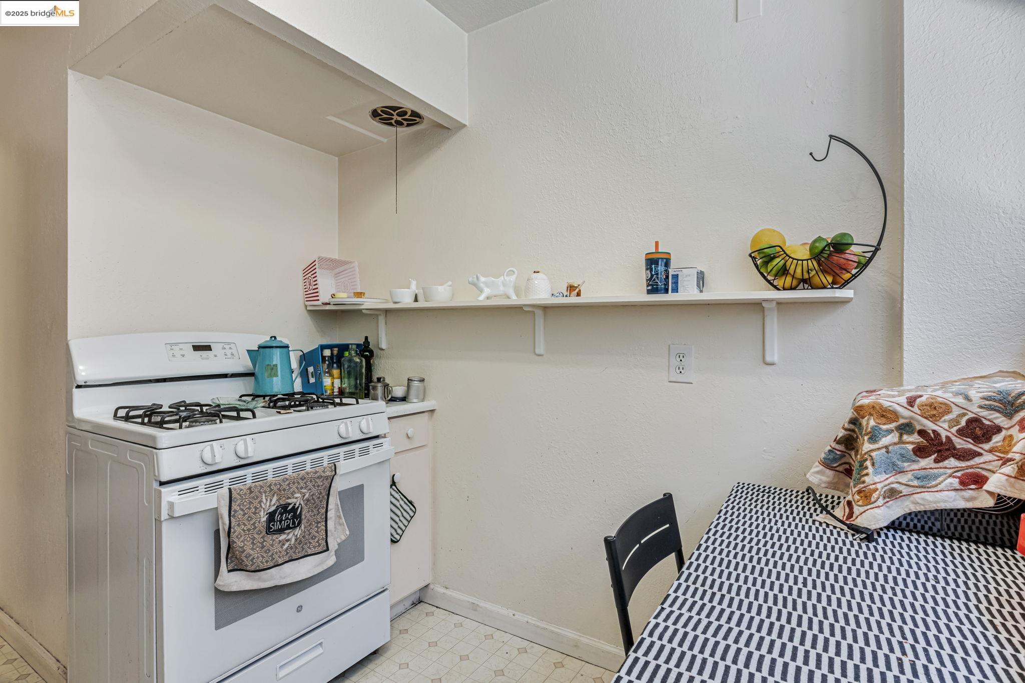 Detail Gallery Image 34 of 46 For 2946 Bona St, Oakland,  CA 94601 - – Beds | – Baths