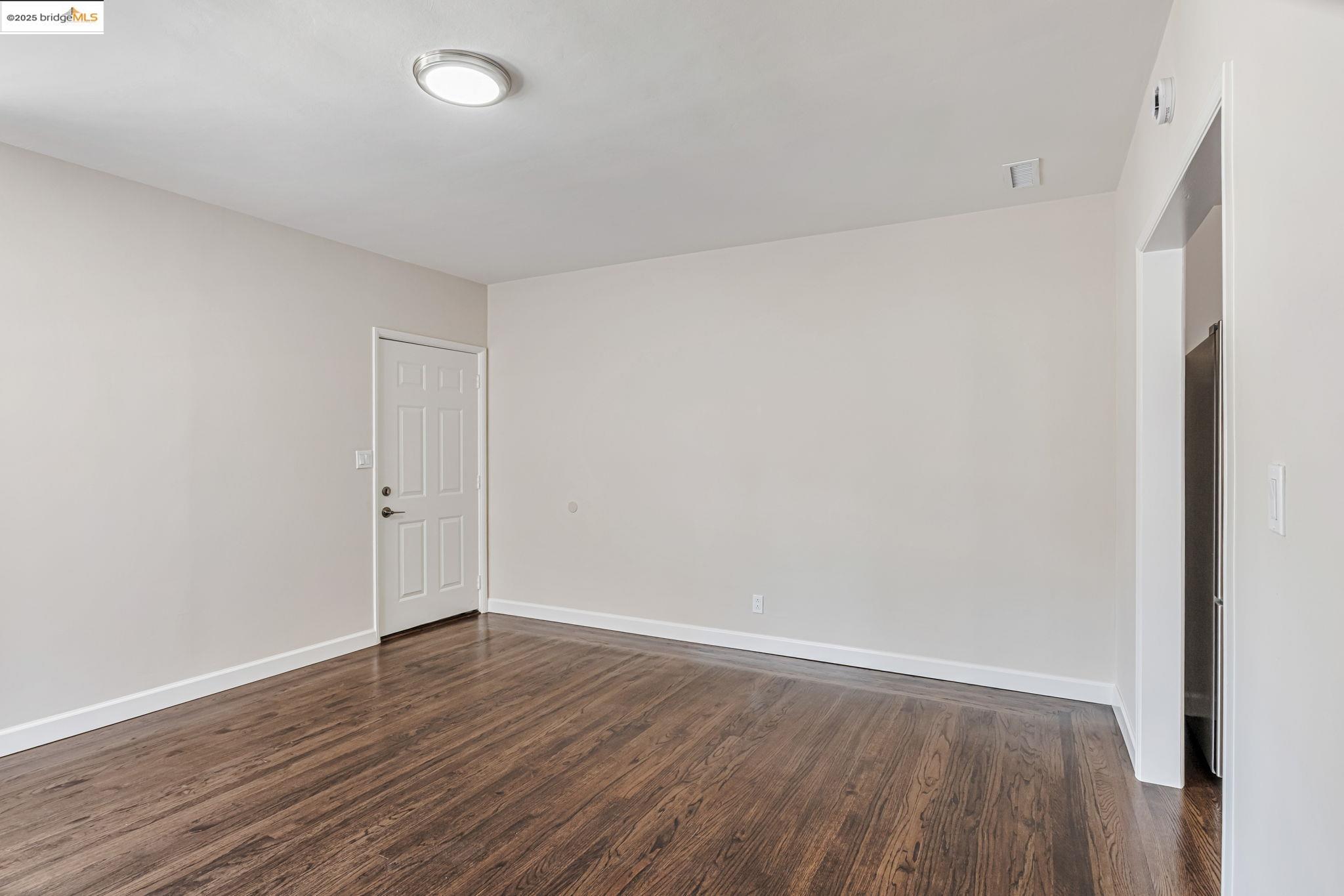 Detail Gallery Image 6 of 46 For 2946 Bona St, Oakland,  CA 94601 - – Beds | – Baths