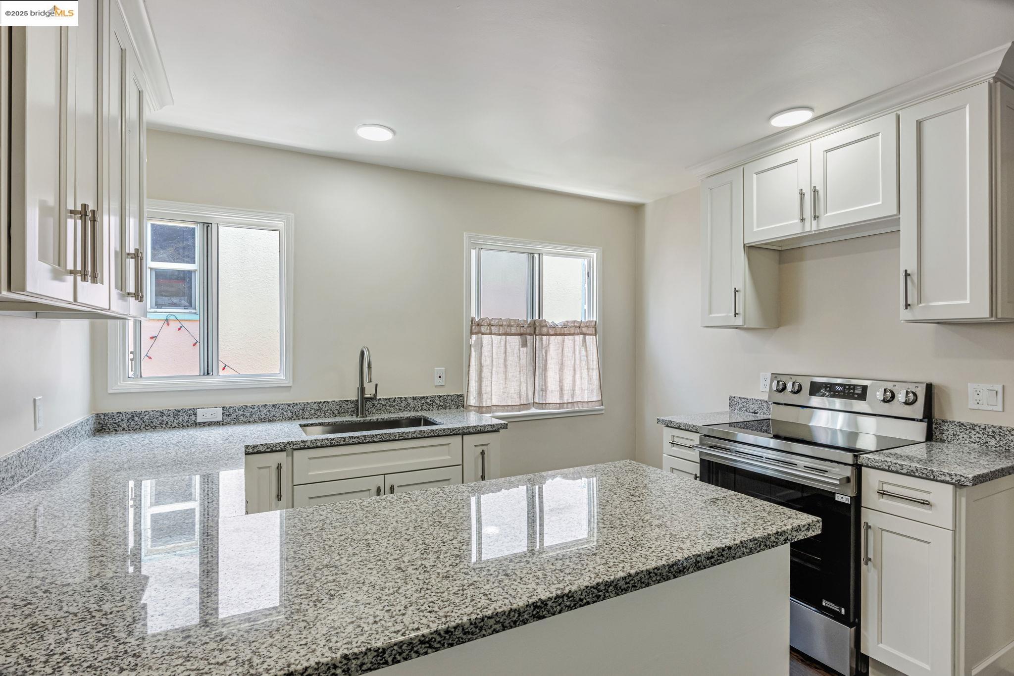 Detail Gallery Image 7 of 46 For 2946 Bona St, Oakland,  CA 94601 - – Beds | – Baths