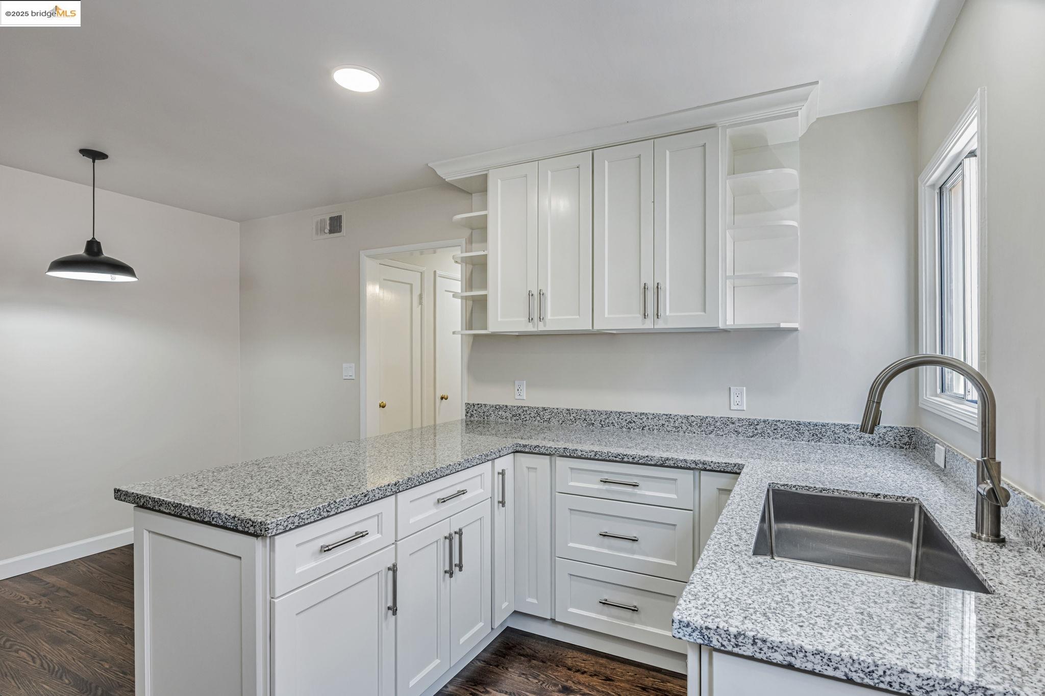 Detail Gallery Image 8 of 46 For 2946 Bona St, Oakland,  CA 94601 - – Beds | – Baths
