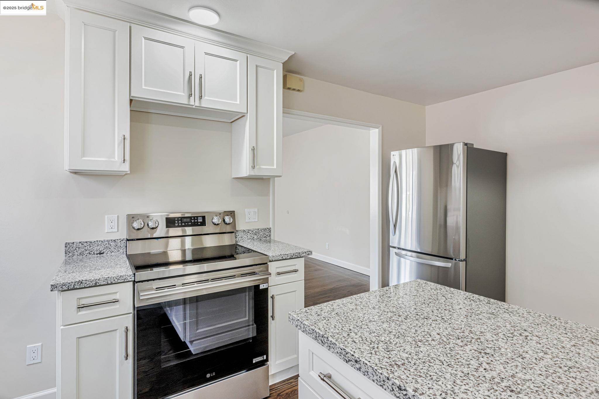 Detail Gallery Image 9 of 46 For 2946 Bona St, Oakland,  CA 94601 - – Beds | – Baths