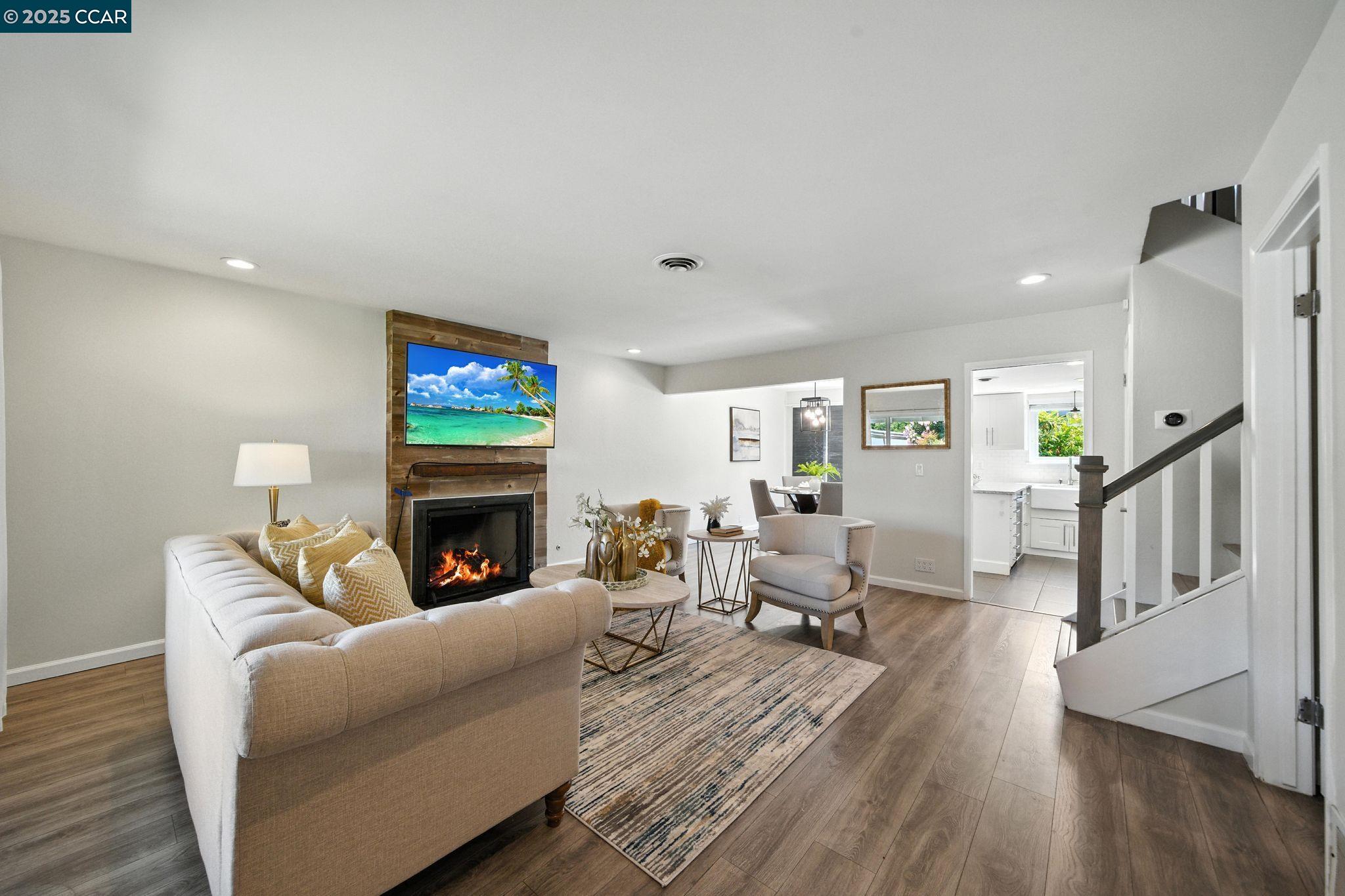 Photo #2: 41102984 Listing 