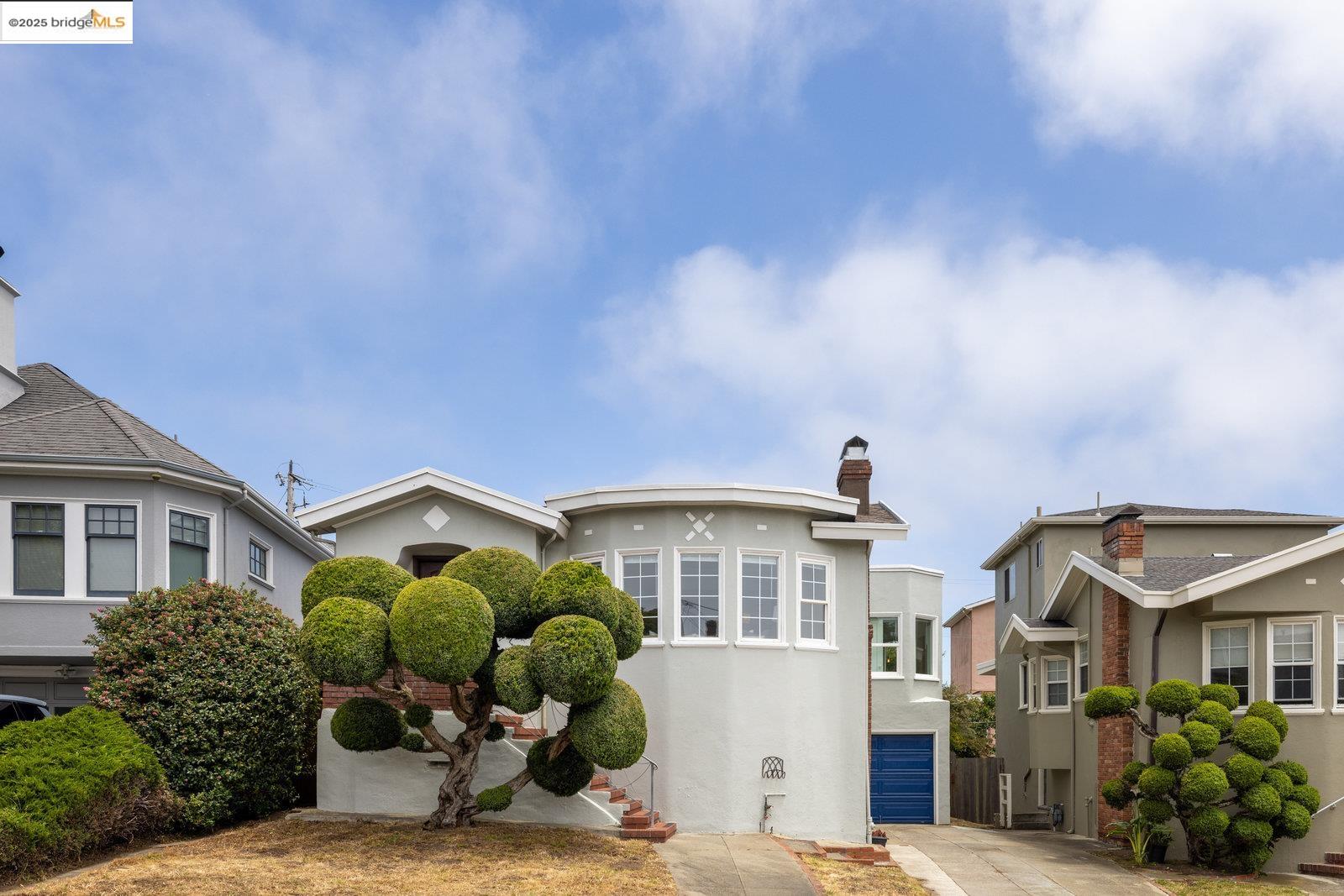 Detail Gallery Image 1 of 1 For 90 Valdez Ave, San Francisco,  CA 94112 - 3 Beds | 2 Baths