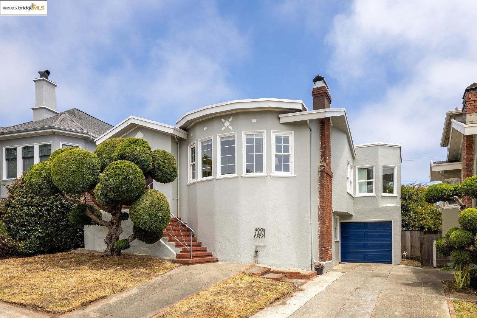 Detail Gallery Image 2 of 45 For 90 Valdez Ave, San Francisco,  CA 94112 - 3 Beds | 2 Baths