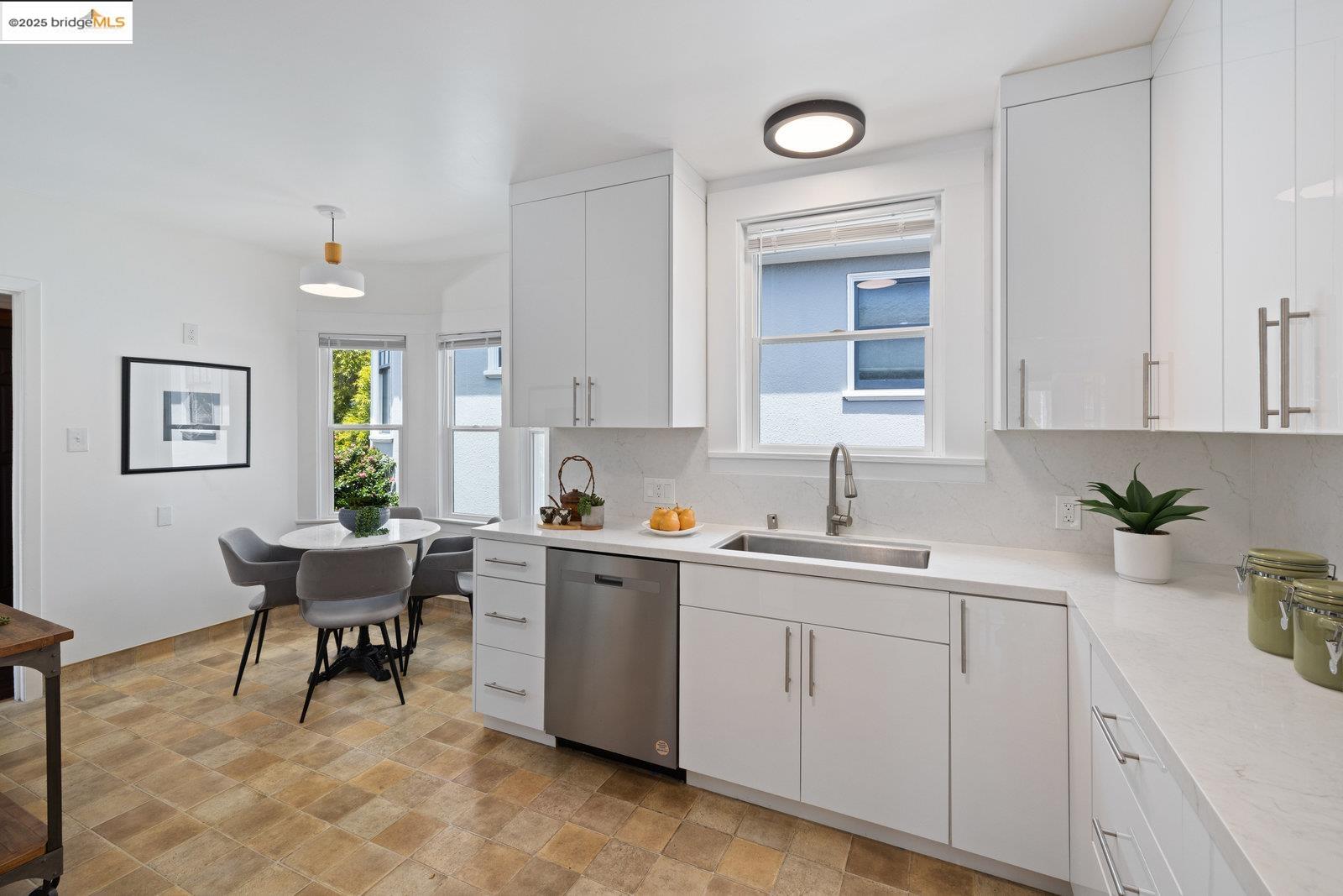 Detail Gallery Image 13 of 45 For 90 Valdez Ave, San Francisco,  CA 94112 - 3 Beds | 2 Baths