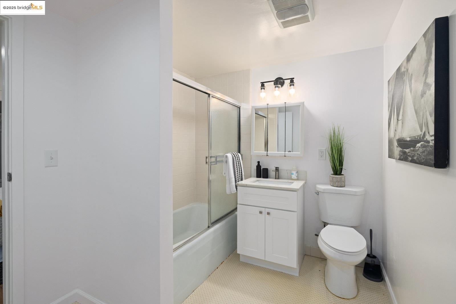 Detail Gallery Image 24 of 45 For 90 Valdez Ave, San Francisco,  CA 94112 - 3 Beds | 2 Baths