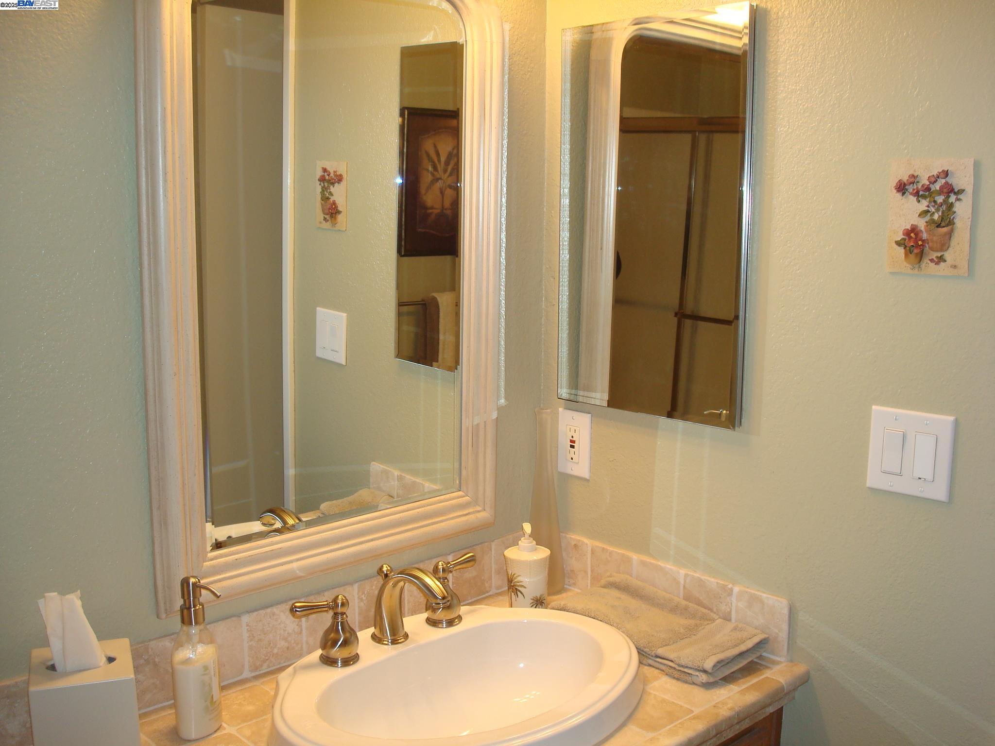 Detail Gallery Image 4 of 9 For 1411 Groth Cir, Pleasanton,  CA 94566 - 2 Beds | 2 Baths