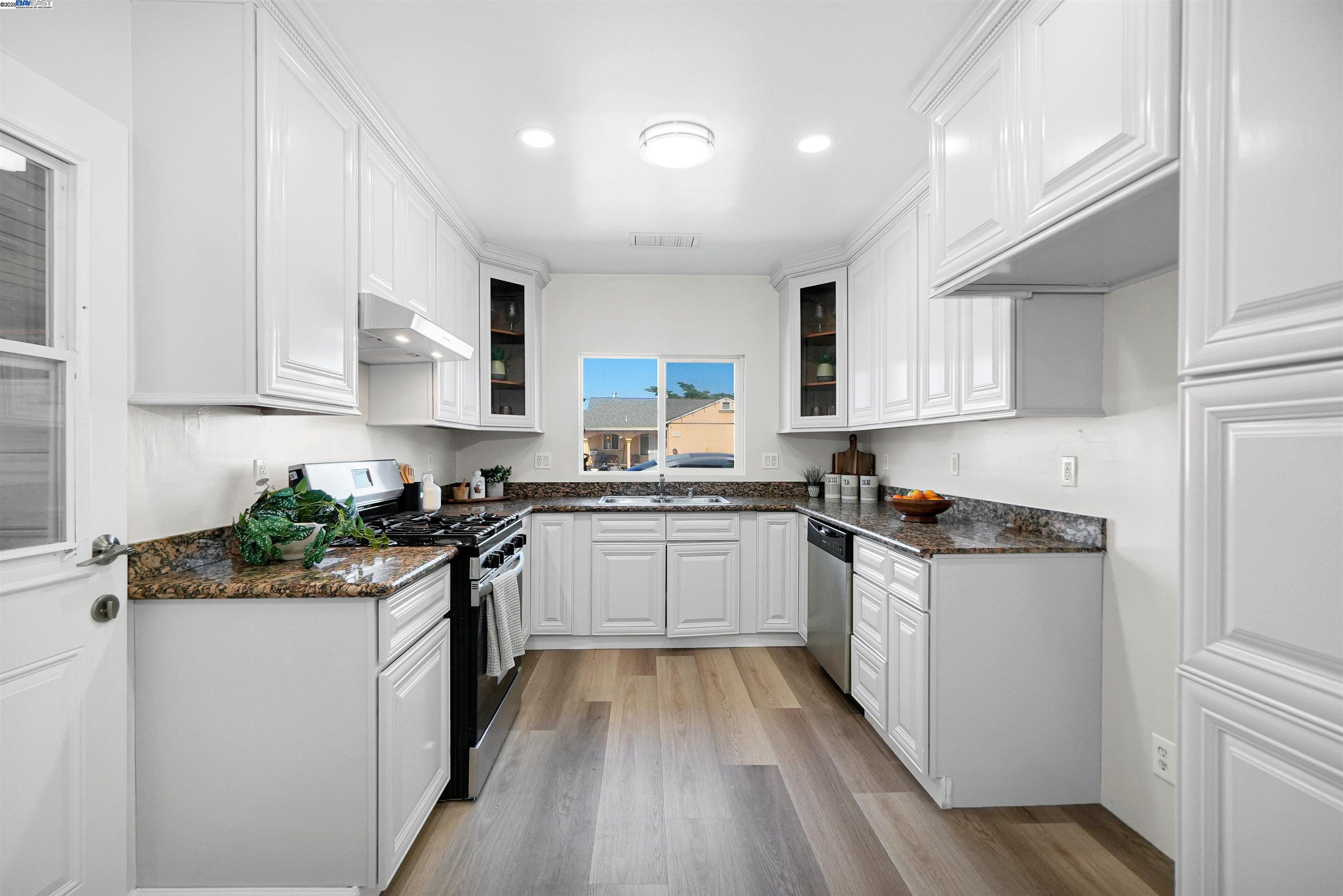 Detail Gallery Image 14 of 37 For 23639 Odom Dr, Hayward,  CA 94541 - 3 Beds | 1 Baths