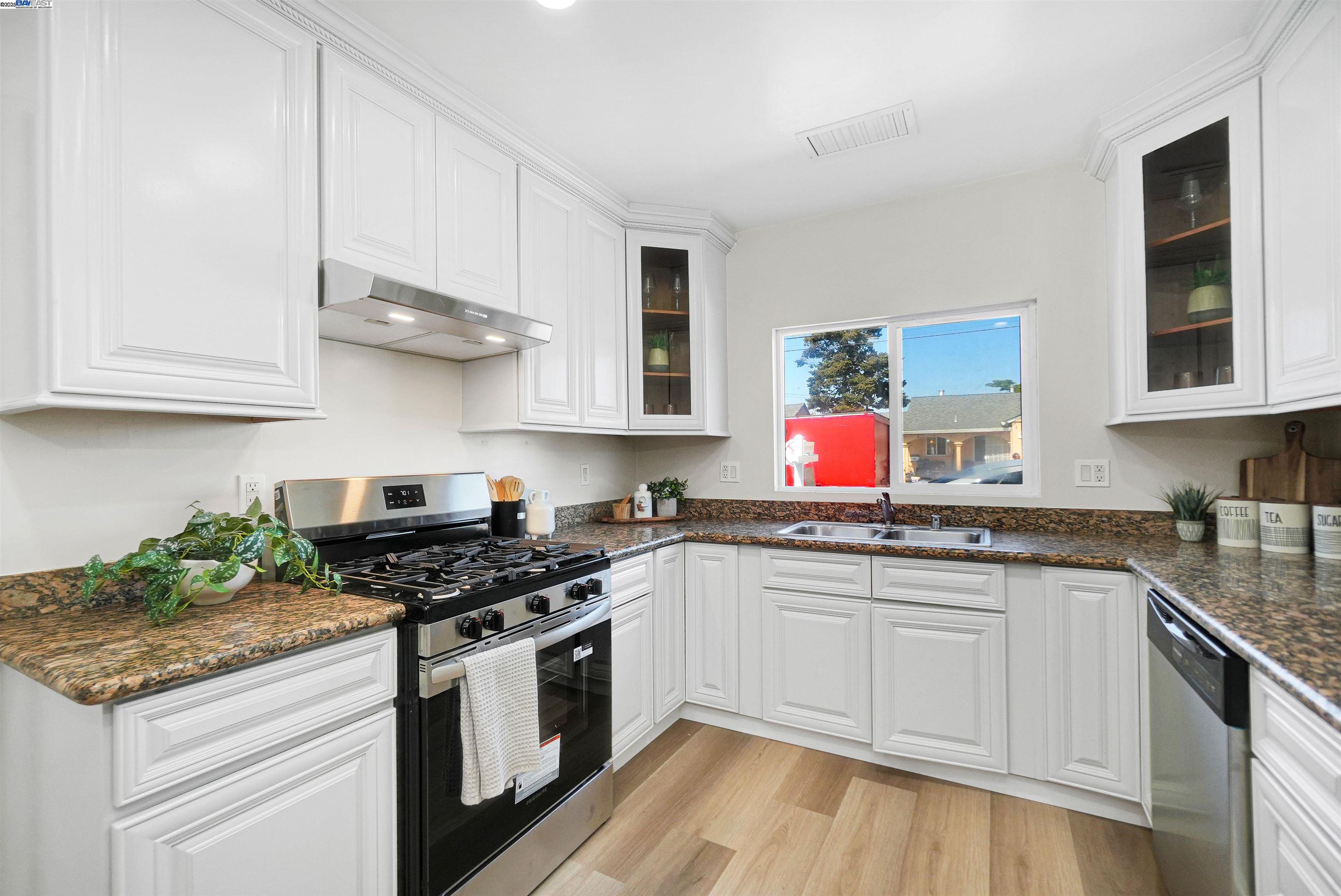 Detail Gallery Image 15 of 37 For 23639 Odom Dr, Hayward,  CA 94541 - 3 Beds | 1 Baths