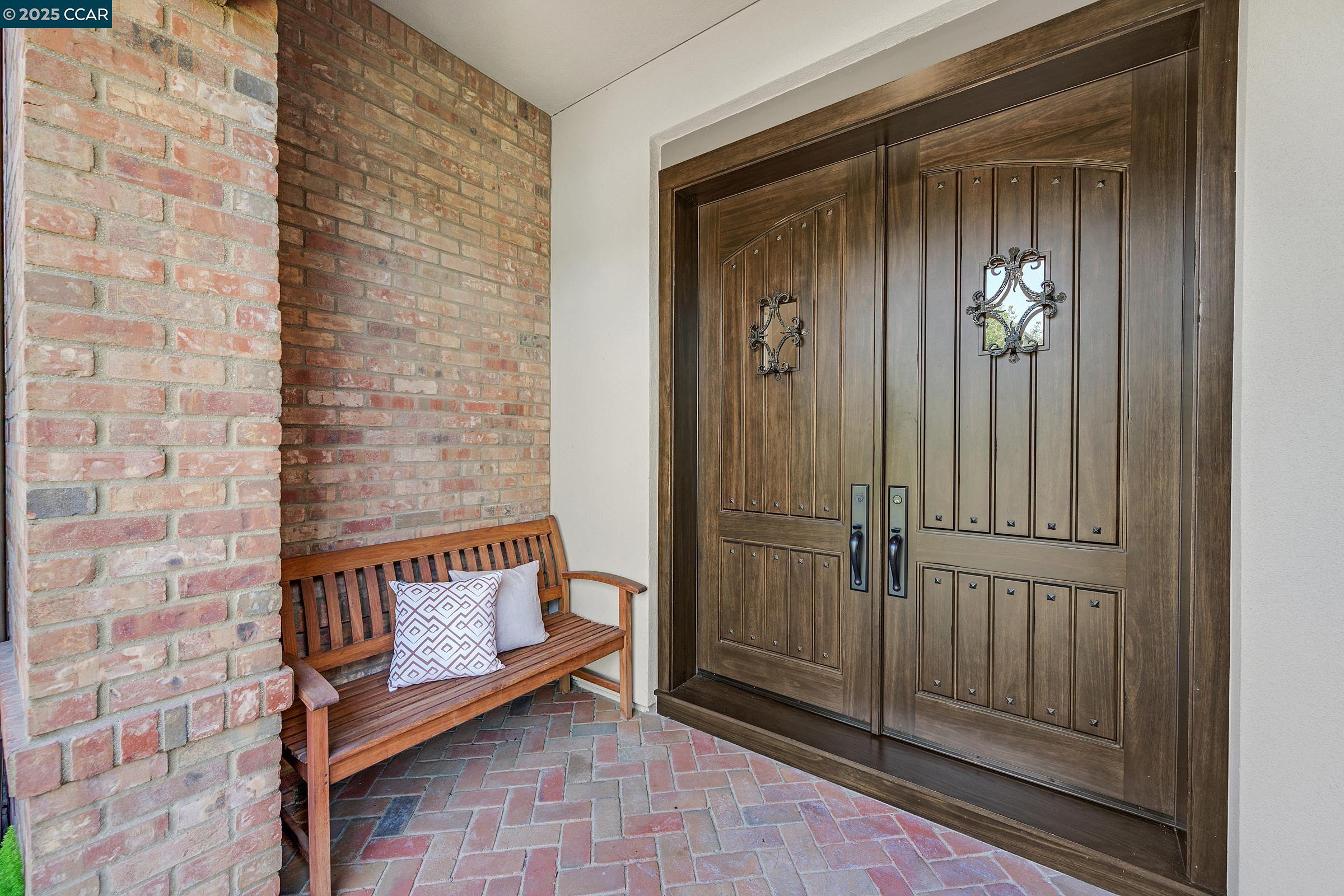 Detail Gallery Image 2 of 55 For 123 Alamo Springs Dr, Alamo,  CA 94507 - 5 Beds | 5/2 Baths