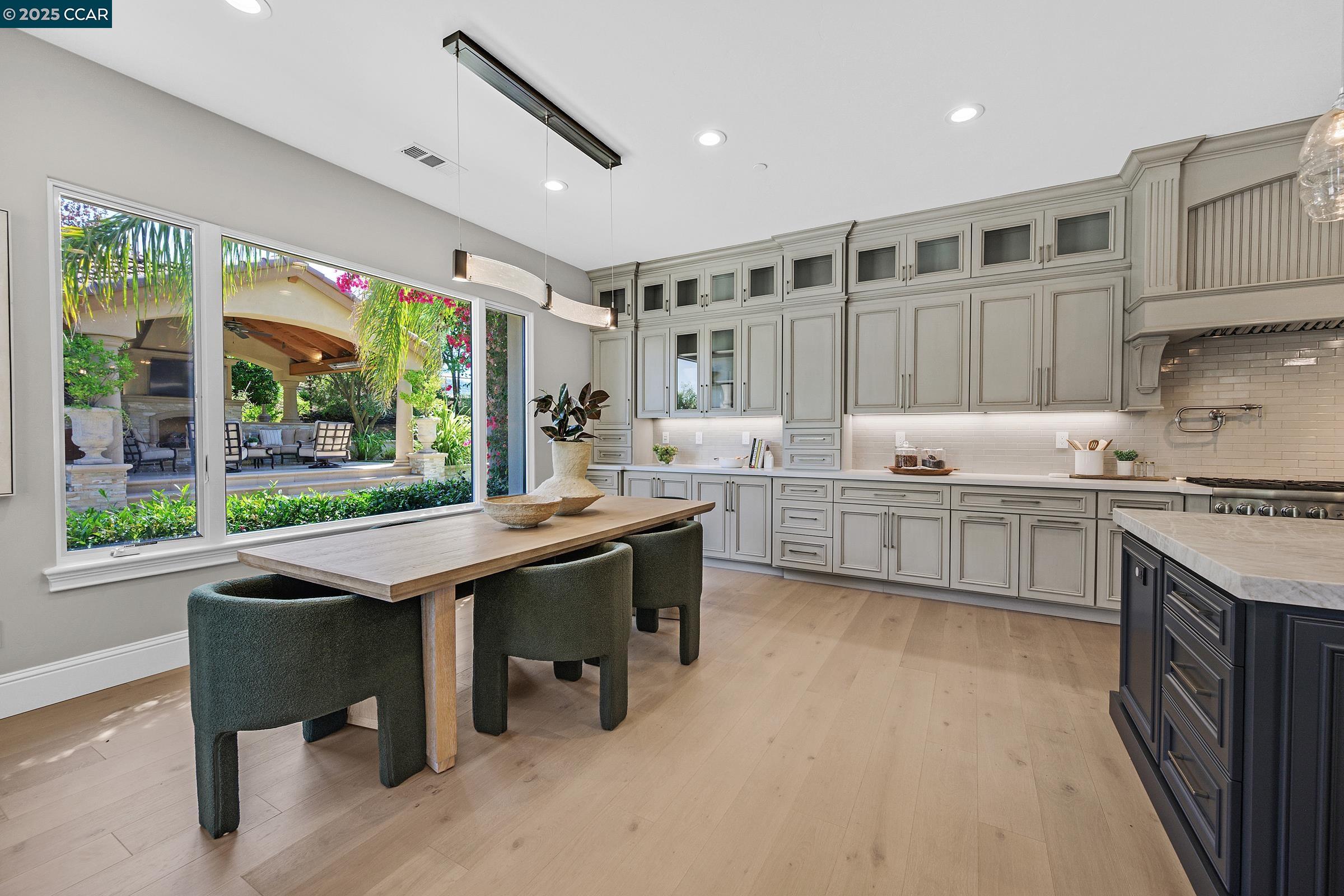 Detail Gallery Image 15 of 55 For 123 Alamo Springs Dr, Alamo,  CA 94507 - 5 Beds | 5/2 Baths