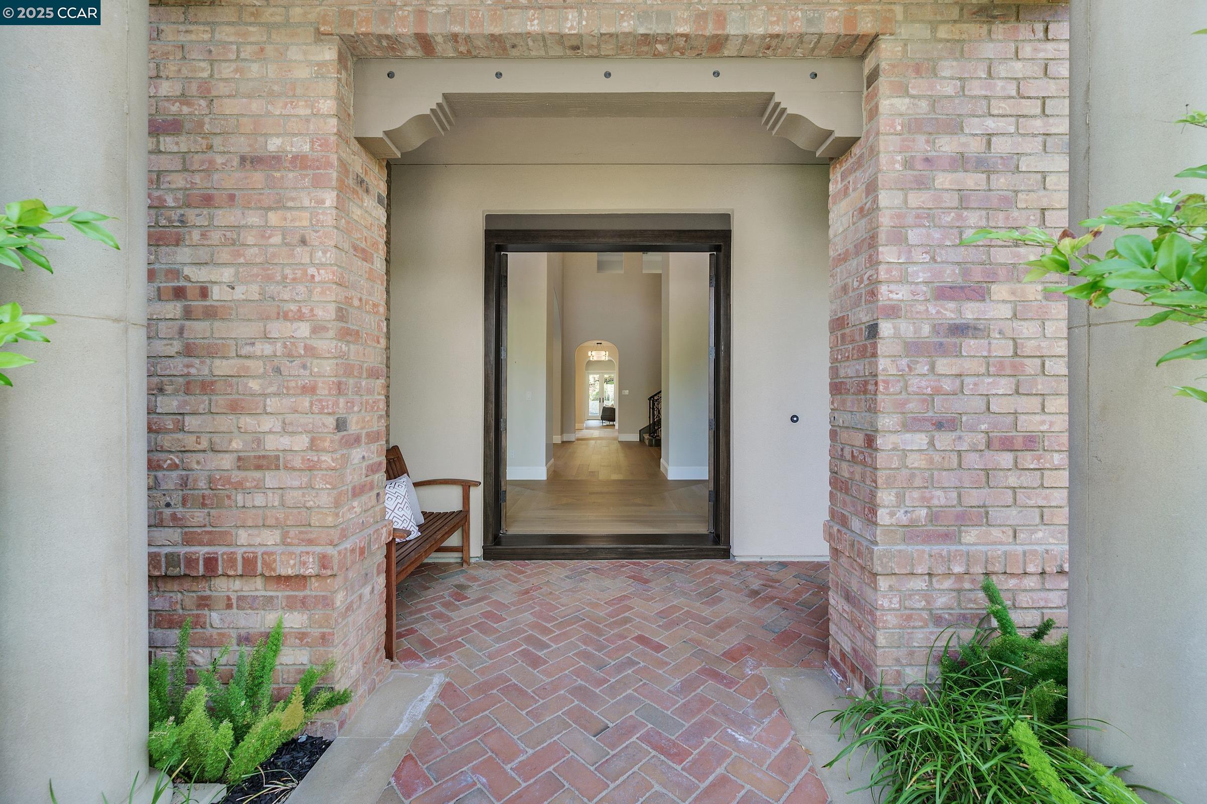 Detail Gallery Image 3 of 55 For 123 Alamo Springs Dr, Alamo,  CA 94507 - 5 Beds | 5/2 Baths