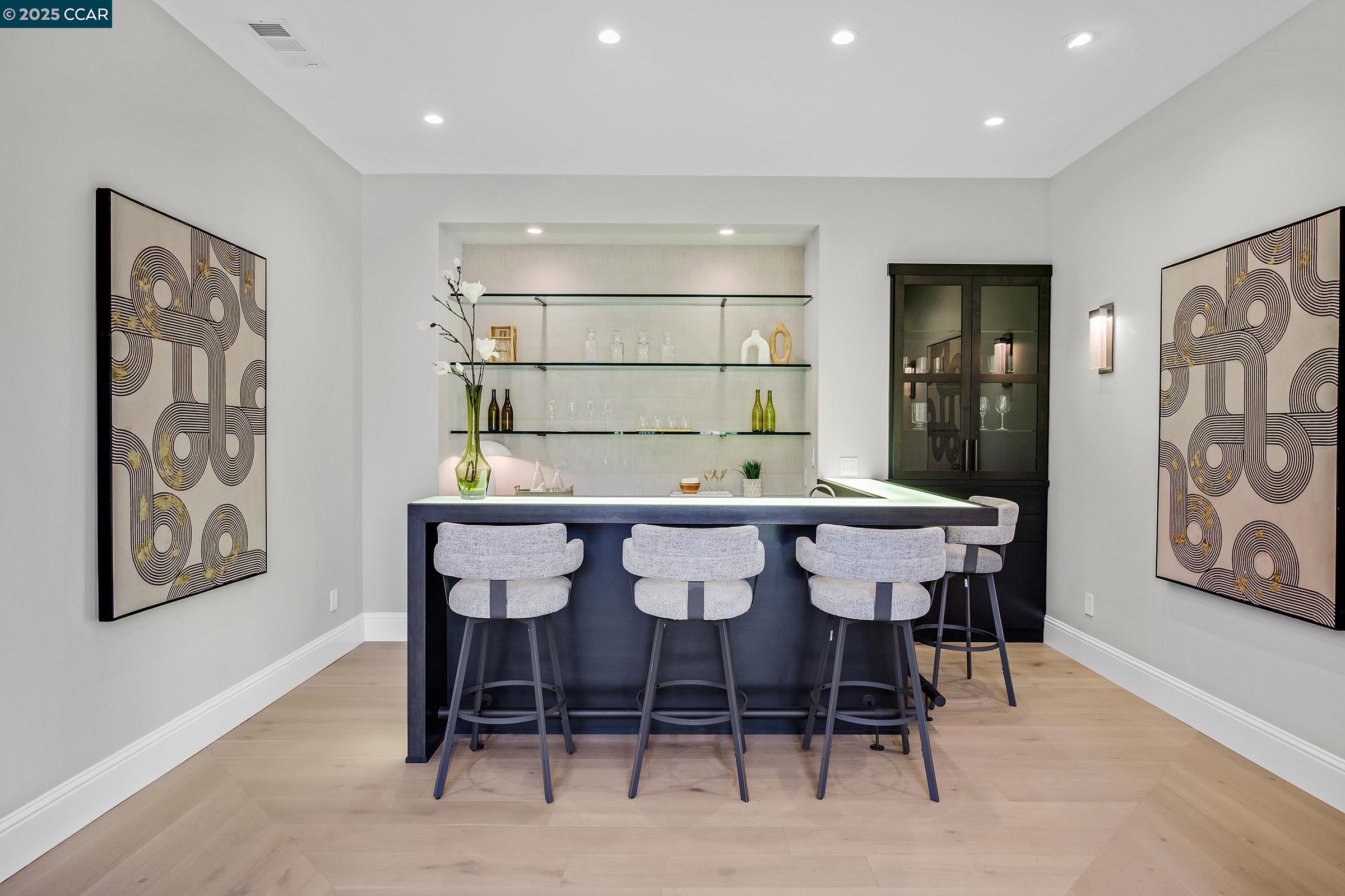 Detail Gallery Image 8 of 55 For 123 Alamo Springs Dr, Alamo,  CA 94507 - 5 Beds | 5/2 Baths