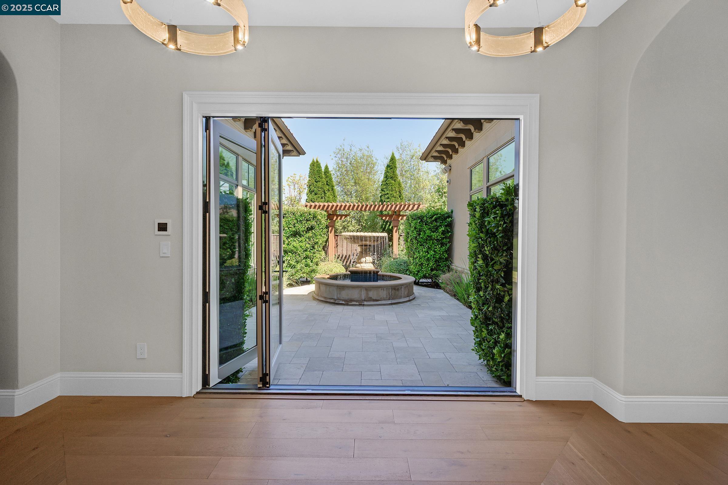 Detail Gallery Image 10 of 55 For 123 Alamo Springs Dr, Alamo,  CA 94507 - 5 Beds | 5/2 Baths