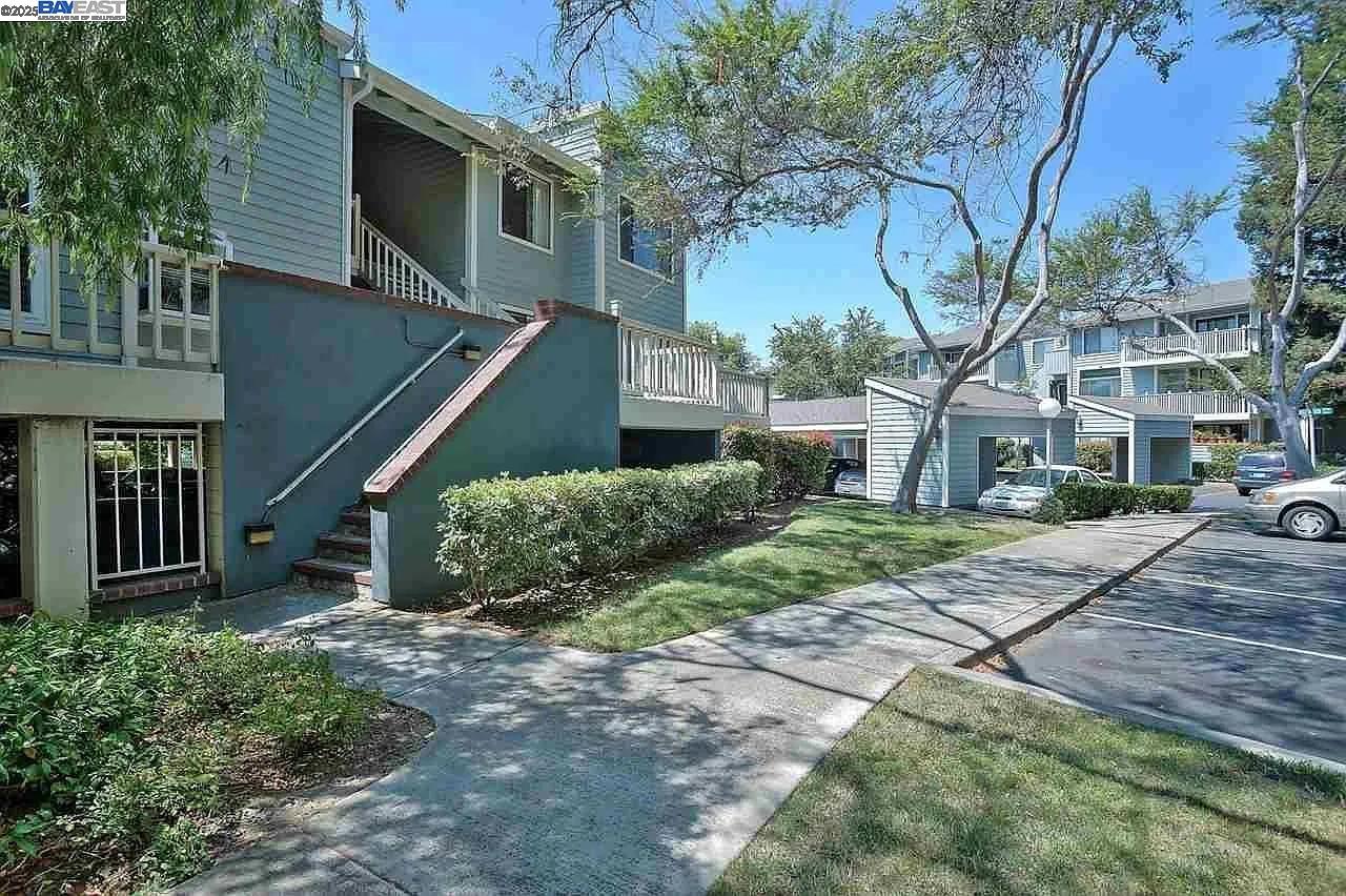 Detail Gallery Image 1 of 1 For 37155 Aspenwood Cmn #206,  Fremont,  CA 94536 - 2 Beds | 2 Baths