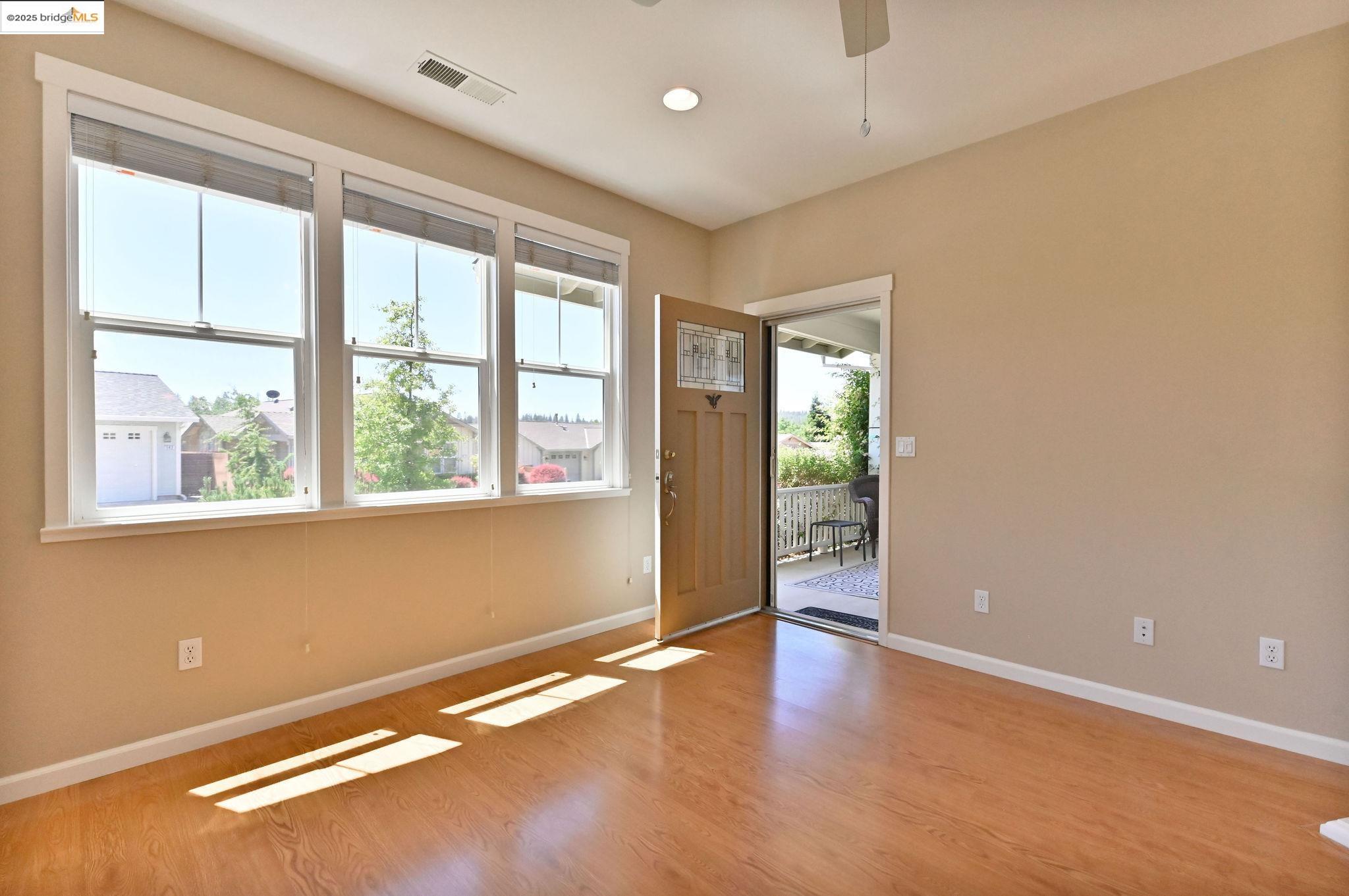 Detail Gallery Image 3 of 60 For 139 Cottage Cir, Murphys,  CA 95247 - 2 Beds | 2 Baths