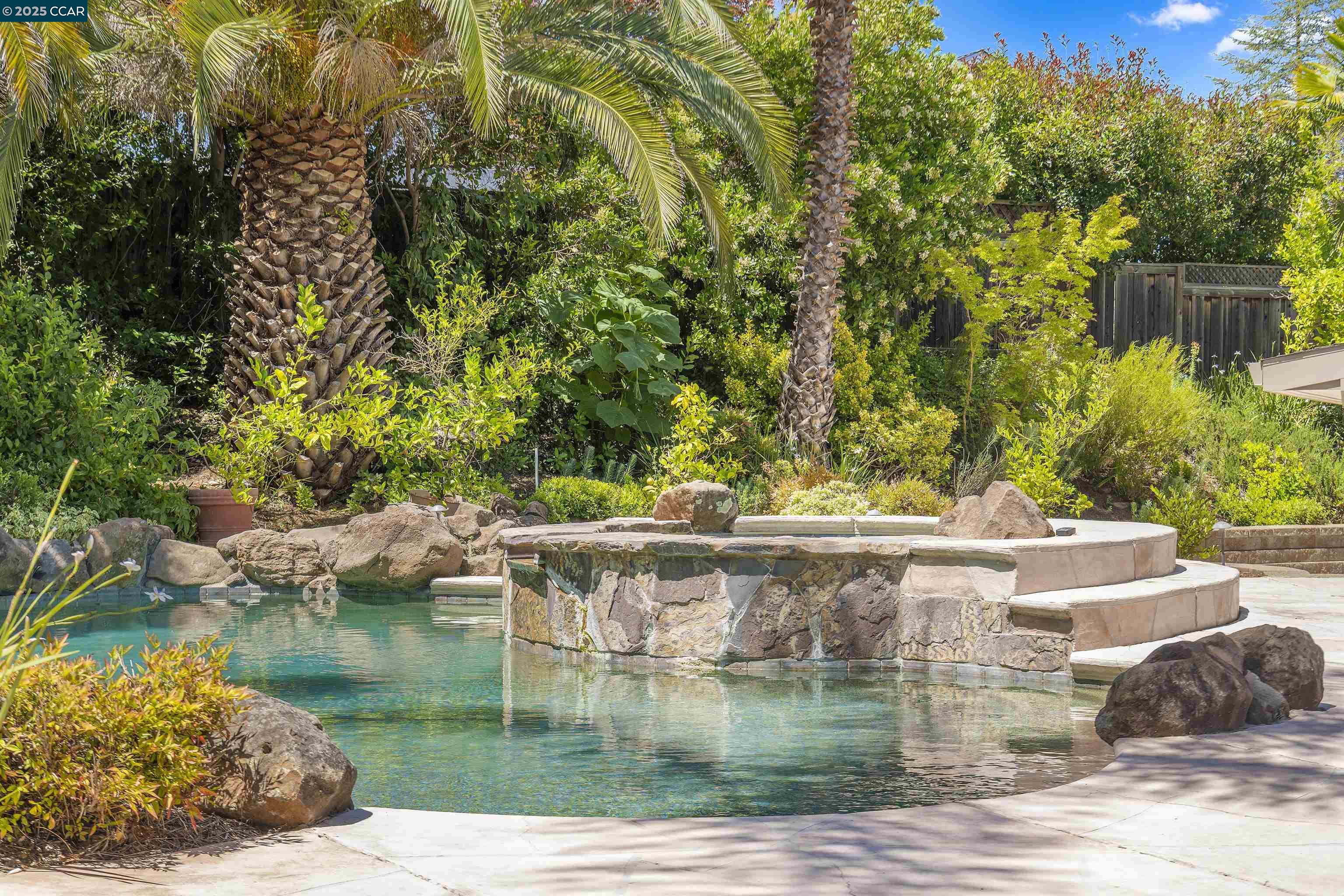 Detail Gallery Image 1 of 1 For 14 Dublin Ct, Pleasant Hill,  CA 94523 - 4 Beds | 2/1 Baths