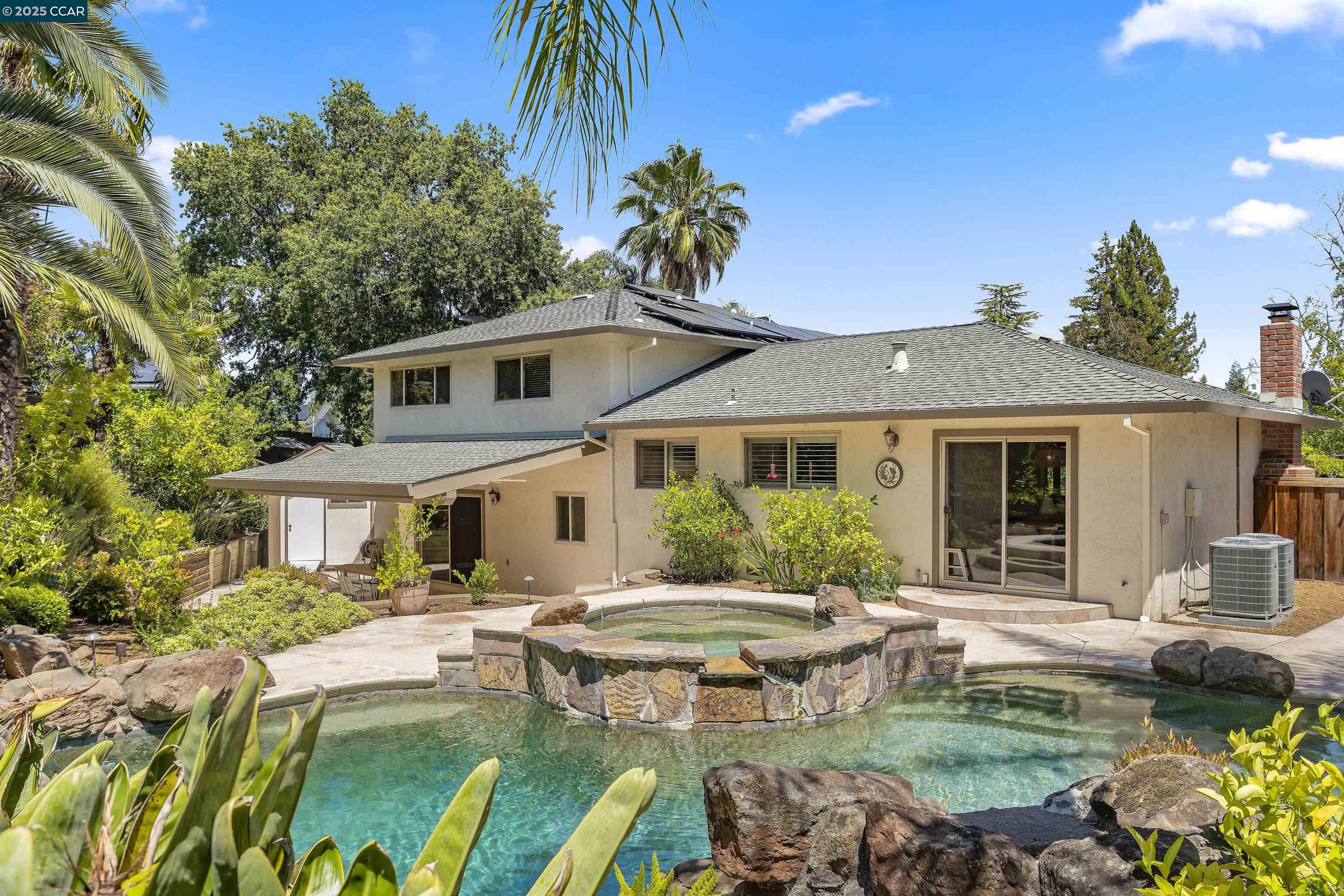 Detail Gallery Image 2 of 55 For 14 Dublin Ct, Pleasant Hill,  CA 94523 - 4 Beds | 2/1 Baths