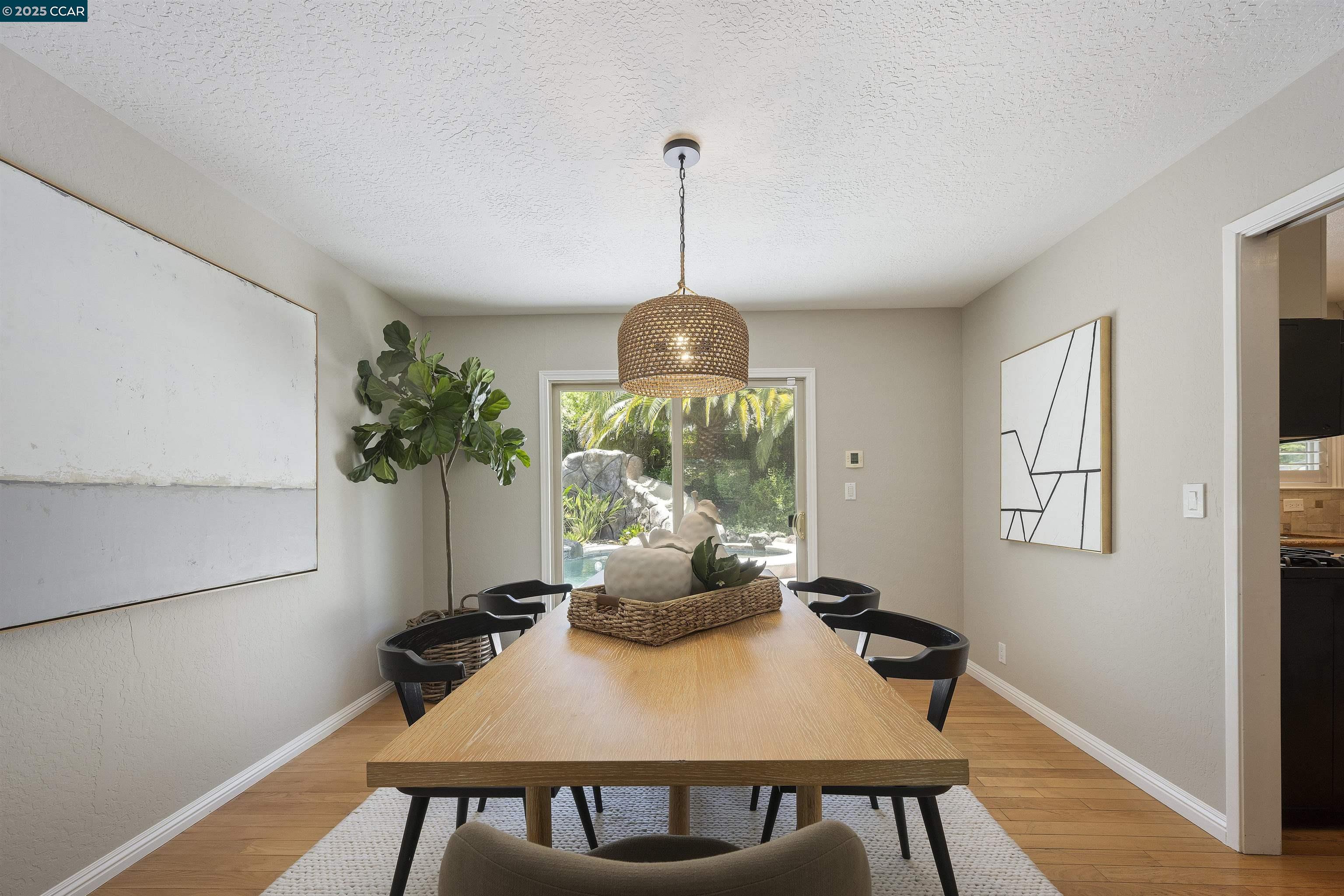 Detail Gallery Image 17 of 55 For 14 Dublin Ct, Pleasant Hill,  CA 94523 - 4 Beds | 2/1 Baths