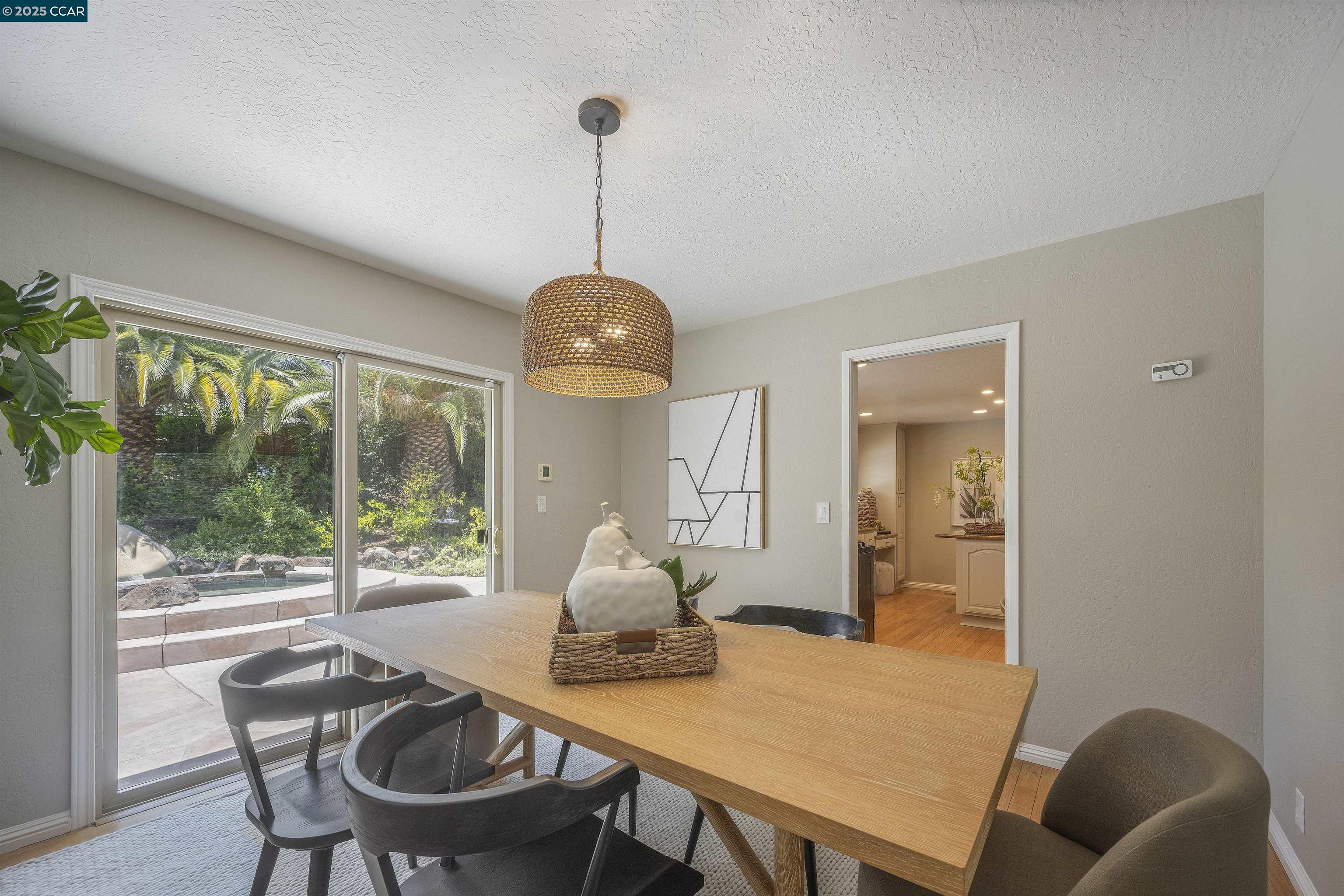 Detail Gallery Image 18 of 55 For 14 Dublin Ct, Pleasant Hill,  CA 94523 - 4 Beds | 2/1 Baths