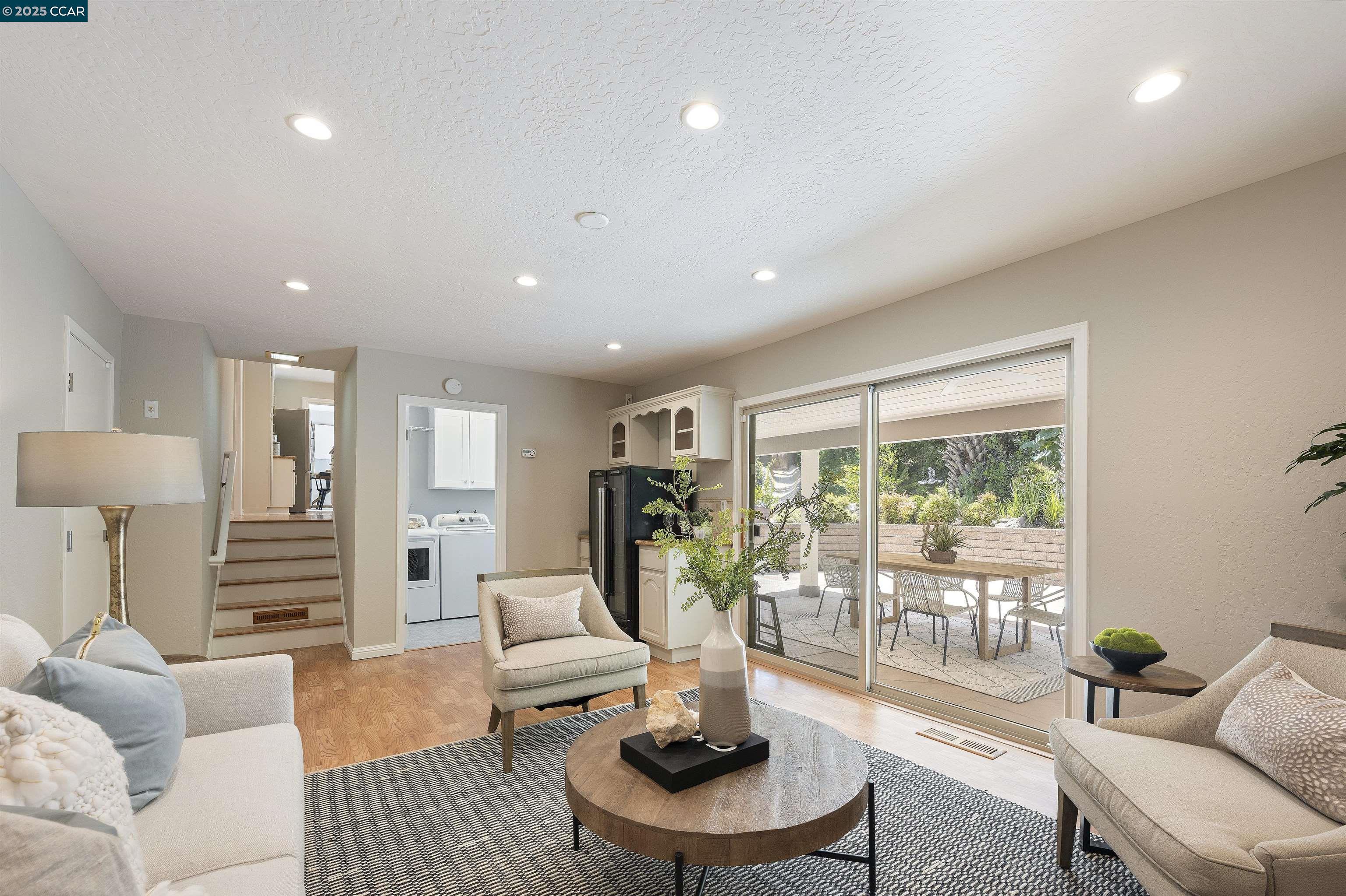 Detail Gallery Image 20 of 55 For 14 Dublin Ct, Pleasant Hill,  CA 94523 - 4 Beds | 2/1 Baths