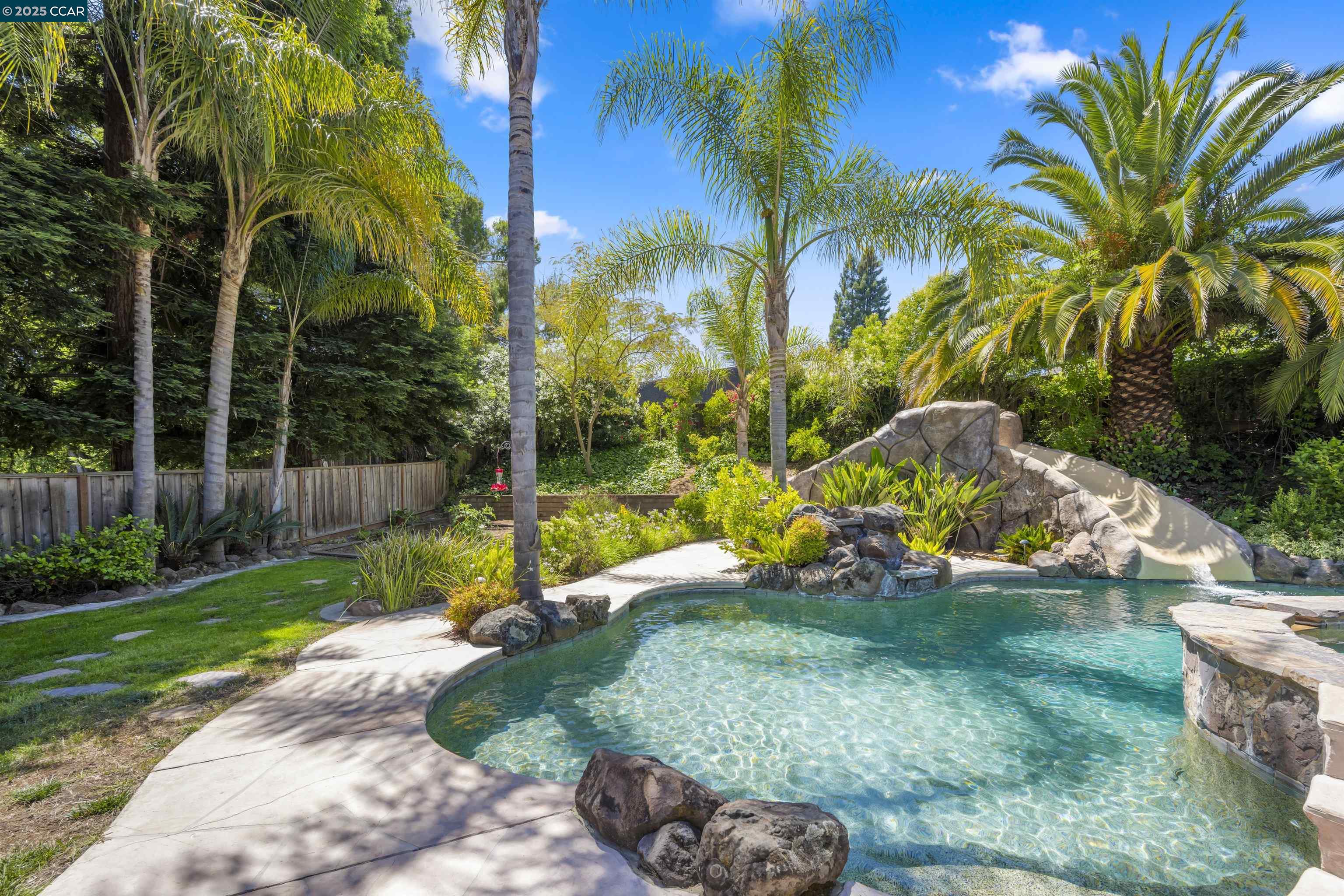 Detail Gallery Image 39 of 55 For 14 Dublin Ct, Pleasant Hill,  CA 94523 - 4 Beds | 2/1 Baths