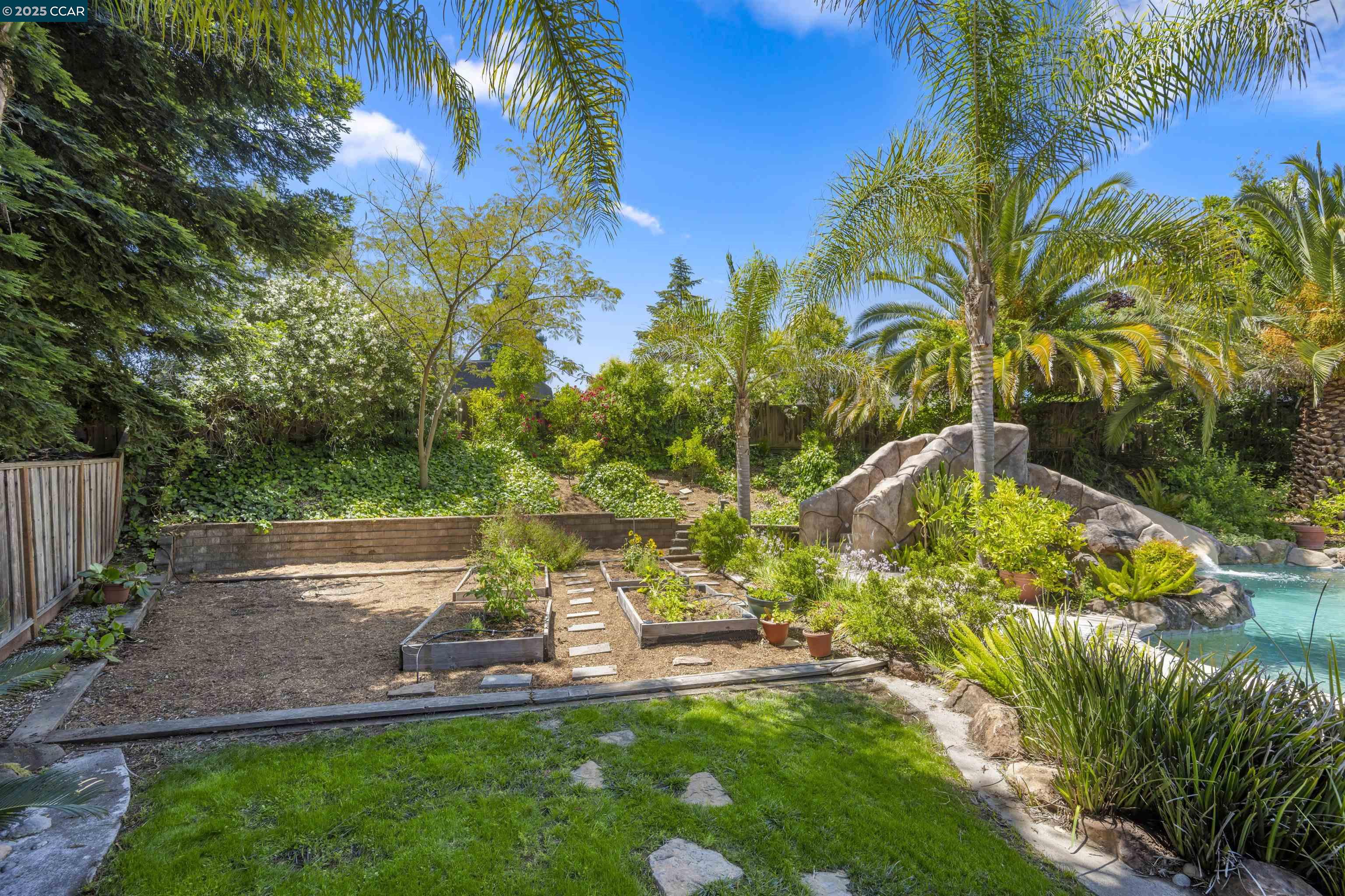 Detail Gallery Image 45 of 55 For 14 Dublin Ct, Pleasant Hill,  CA 94523 - 4 Beds | 2/1 Baths