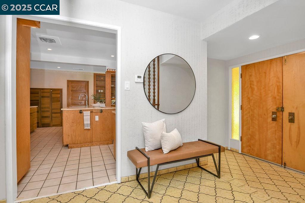 Detail Gallery Image 3 of 31 For 80 Water Street, Bay Point,  CA 94565 - 4 Beds | 2 Baths