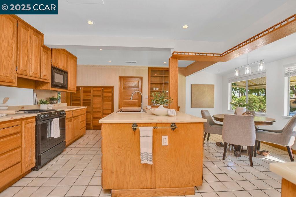 Detail Gallery Image 6 of 31 For 80 Water Street, Bay Point,  CA 94565 - 4 Beds | 2 Baths
