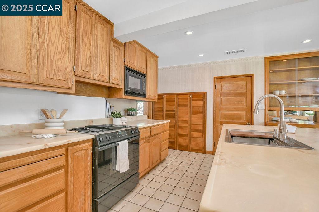Detail Gallery Image 10 of 31 For 80 Water Street, Bay Point,  CA 94565 - 4 Beds | 2 Baths