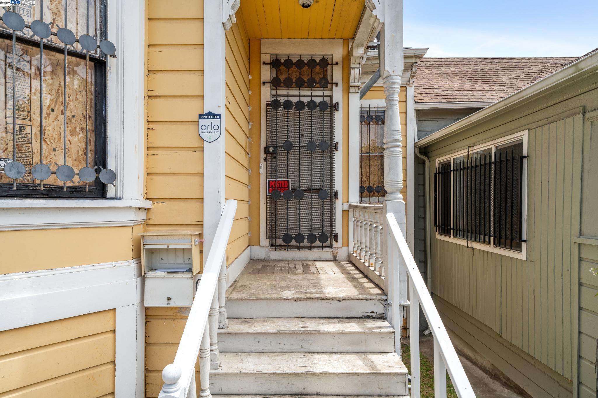 Detail Gallery Image 3 of 43 For 2340 13th Ave, Oakland,  CA 94606 - 2 Beds | 2 Baths