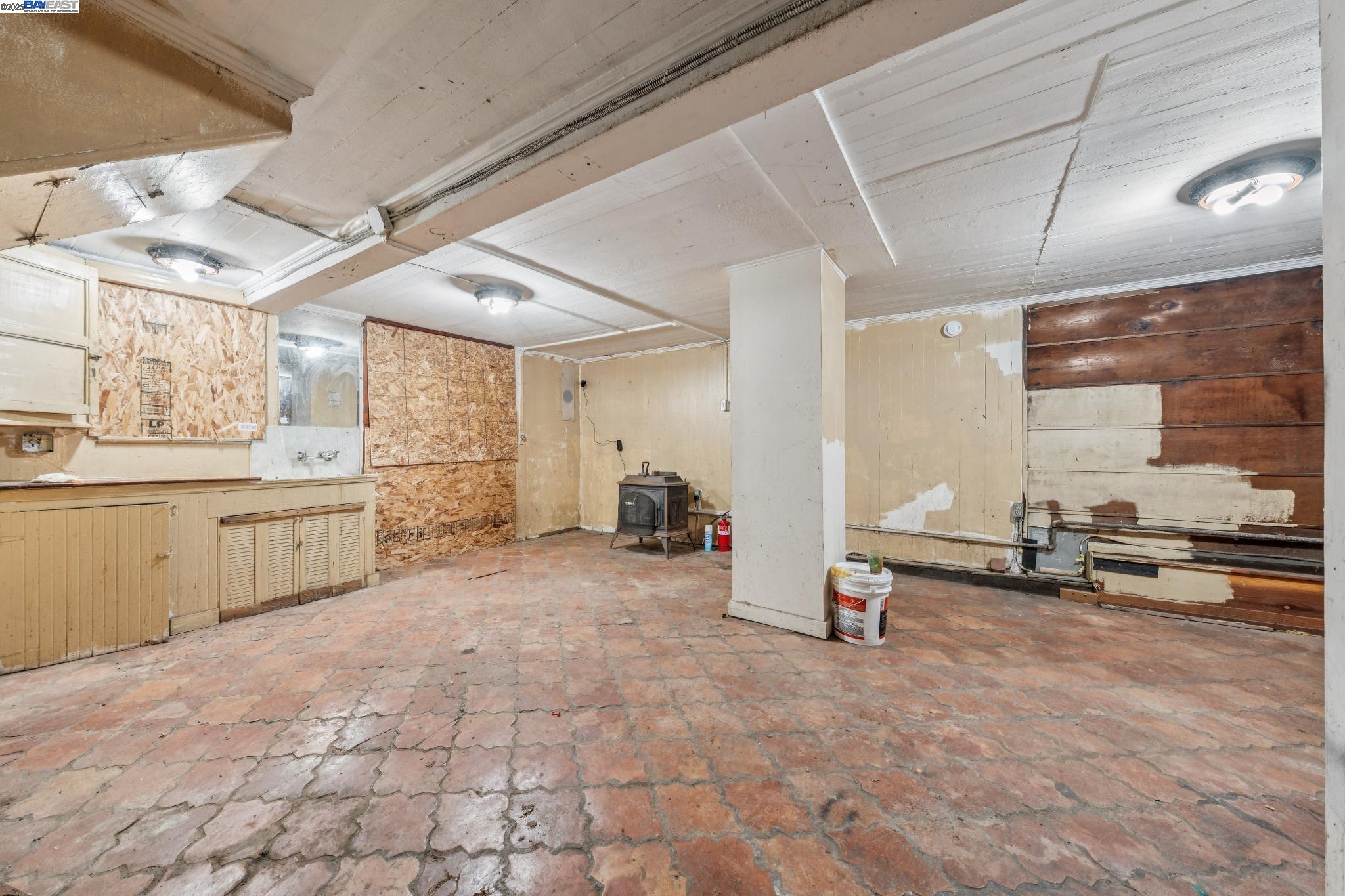 Detail Gallery Image 23 of 43 For 2340 13th Ave, Oakland,  CA 94606 - 2 Beds | 2 Baths