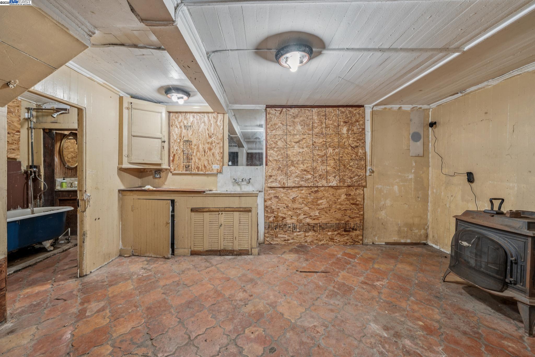 Detail Gallery Image 24 of 43 For 2340 13th Ave, Oakland,  CA 94606 - 2 Beds | 2 Baths