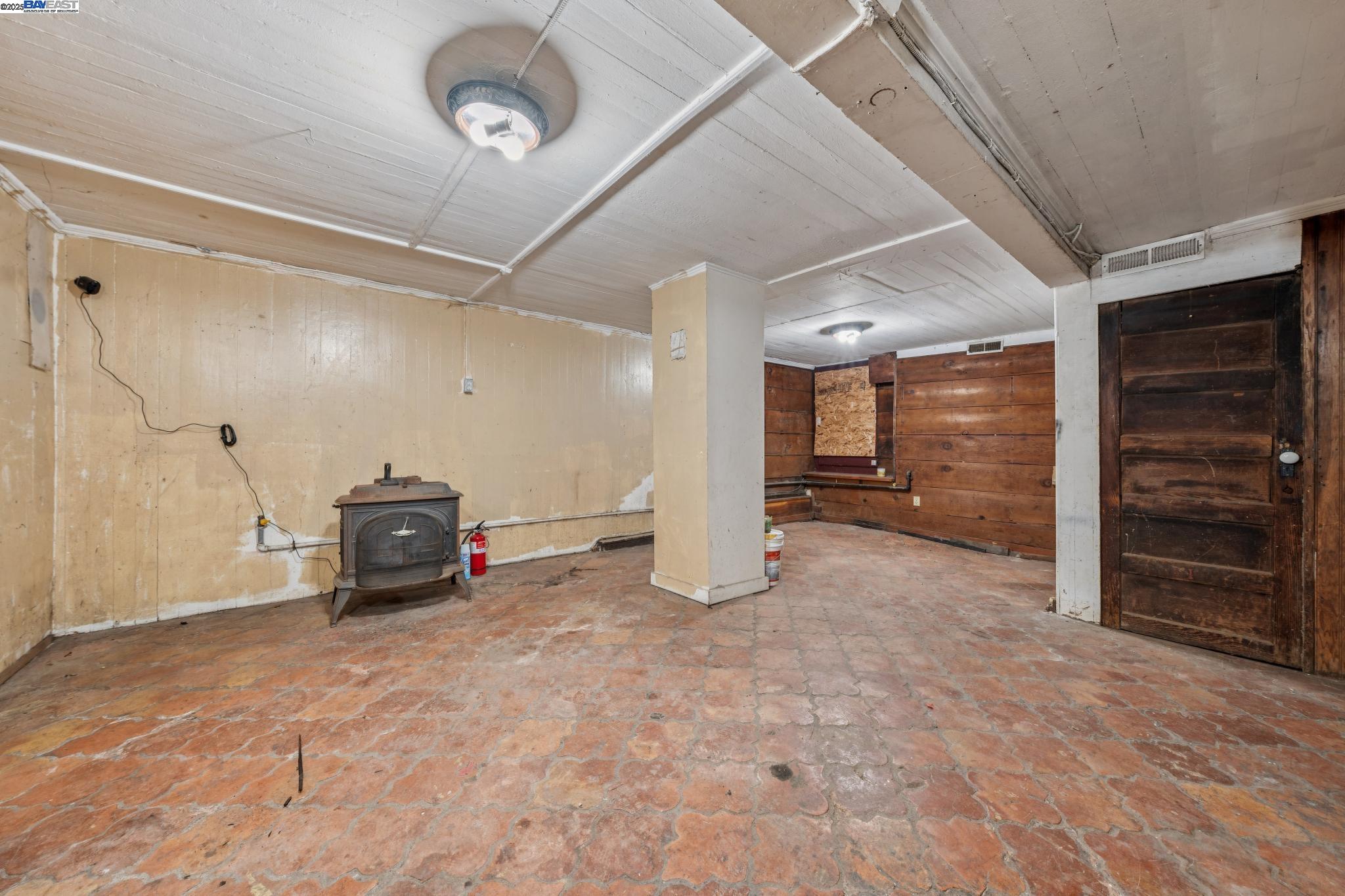 Detail Gallery Image 25 of 43 For 2340 13th Ave, Oakland,  CA 94606 - 2 Beds | 2 Baths