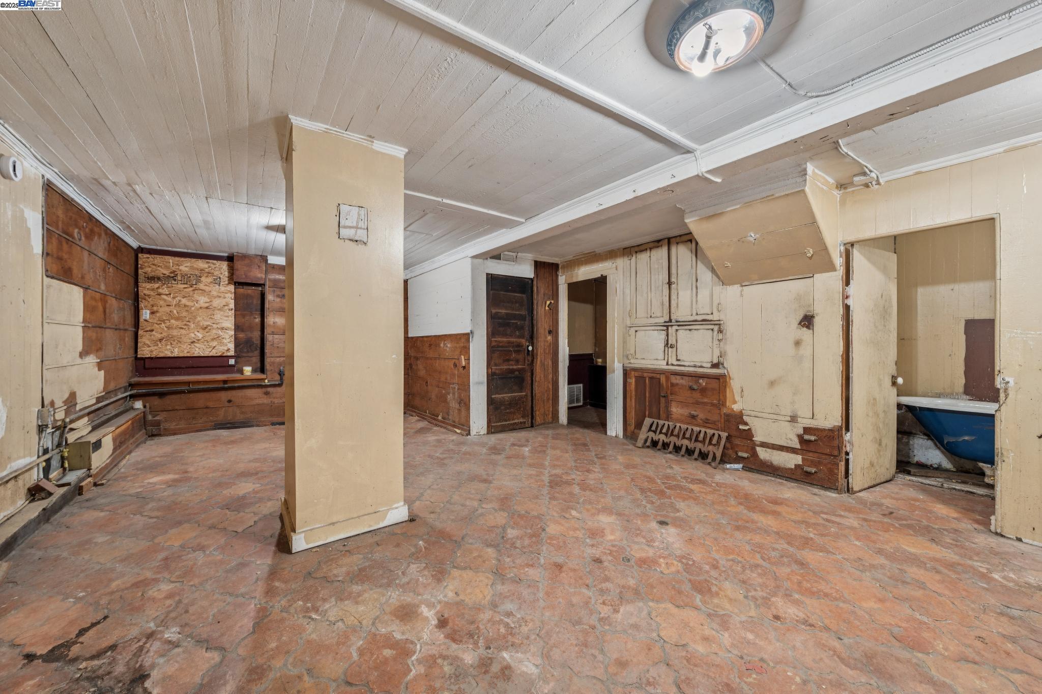 Detail Gallery Image 26 of 43 For 2340 13th Ave, Oakland,  CA 94606 - 2 Beds | 2 Baths