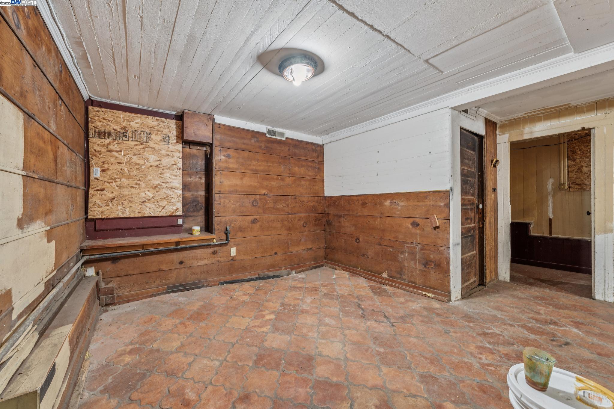 Detail Gallery Image 27 of 43 For 2340 13th Ave, Oakland,  CA 94606 - 2 Beds | 2 Baths