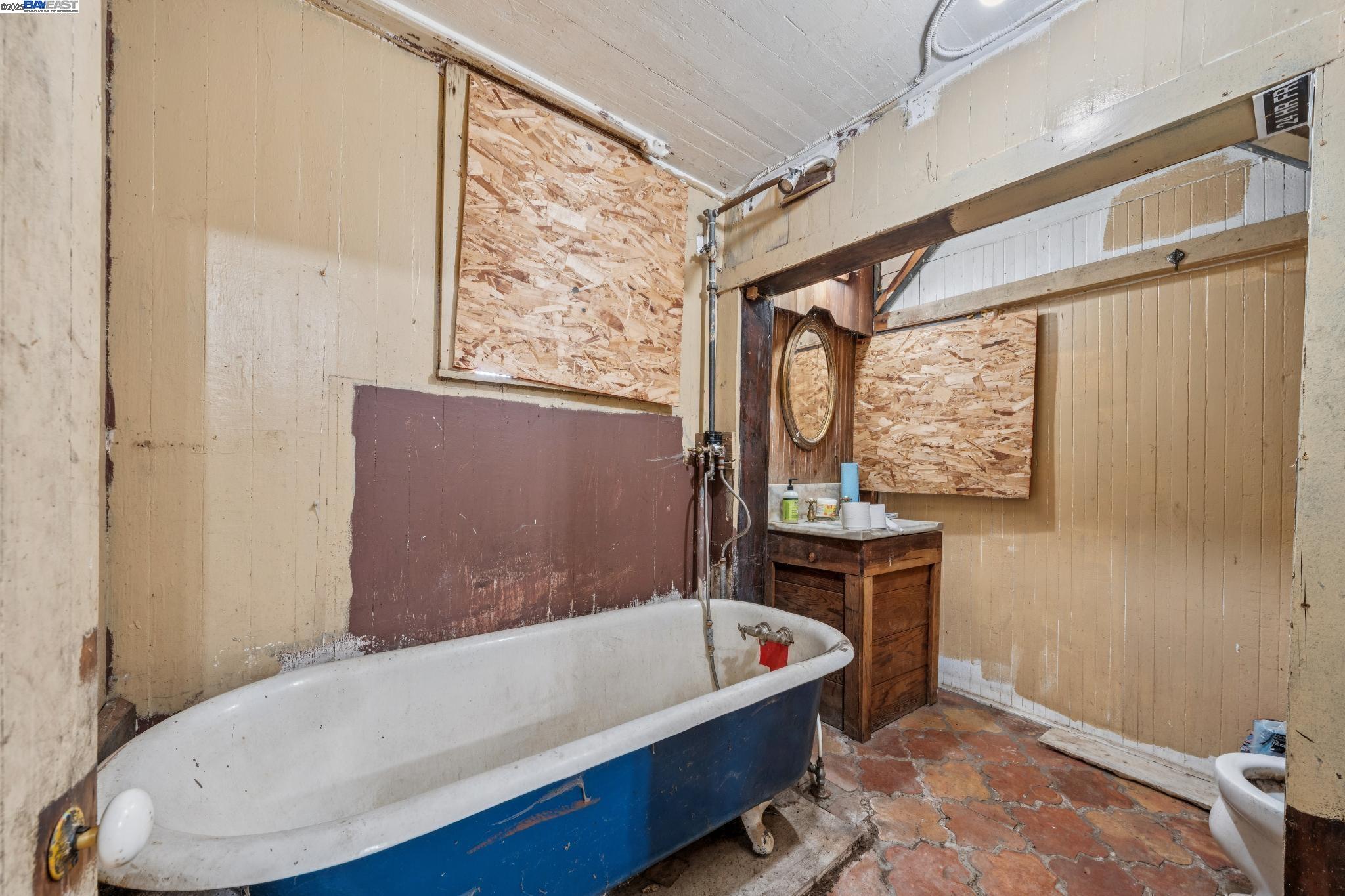 Detail Gallery Image 30 of 43 For 2340 13th Ave, Oakland,  CA 94606 - 2 Beds | 2 Baths